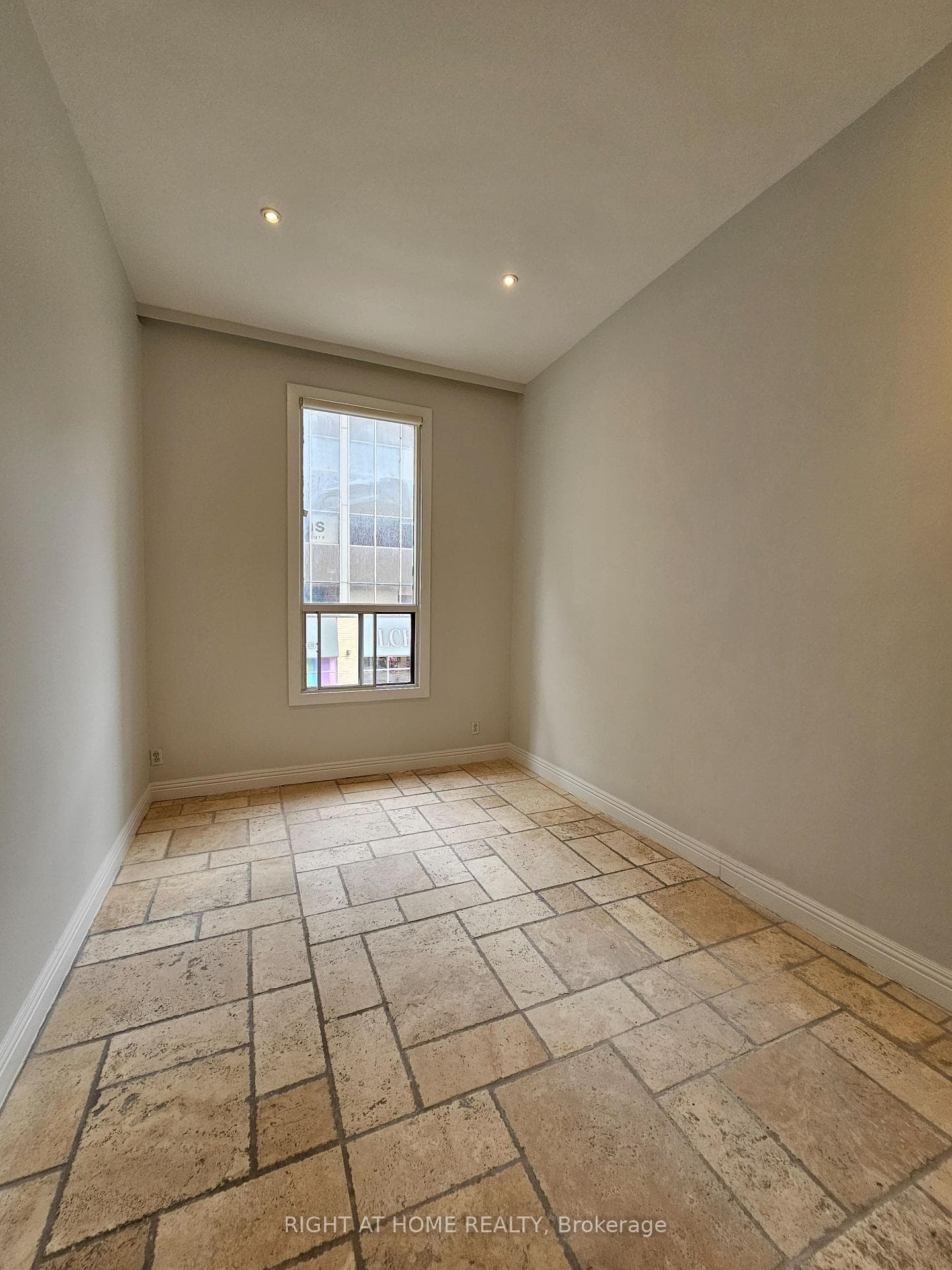 550 Yonge Street Unit 2F photo 16