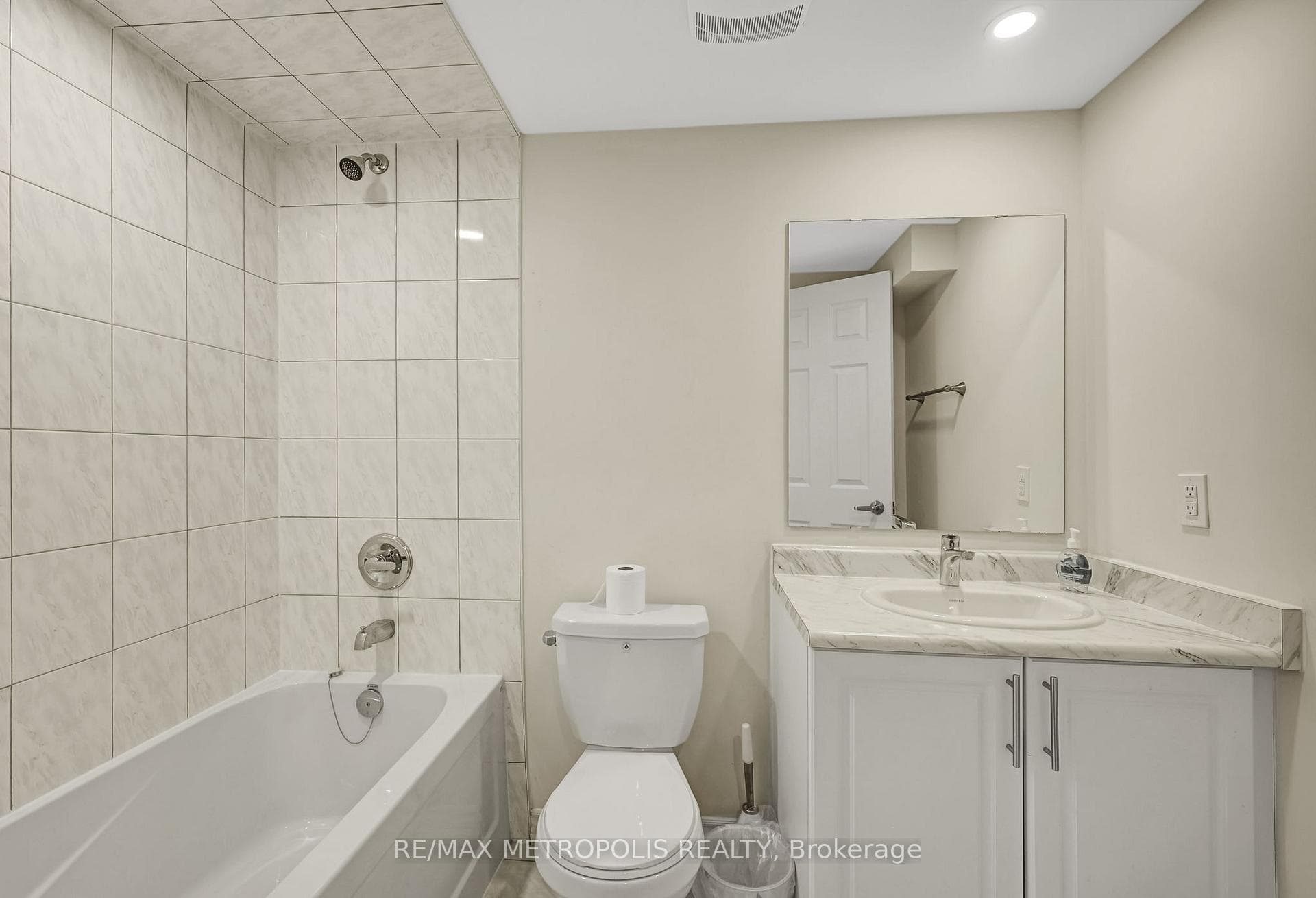 15 Douglas Kemp Crescent photo 37