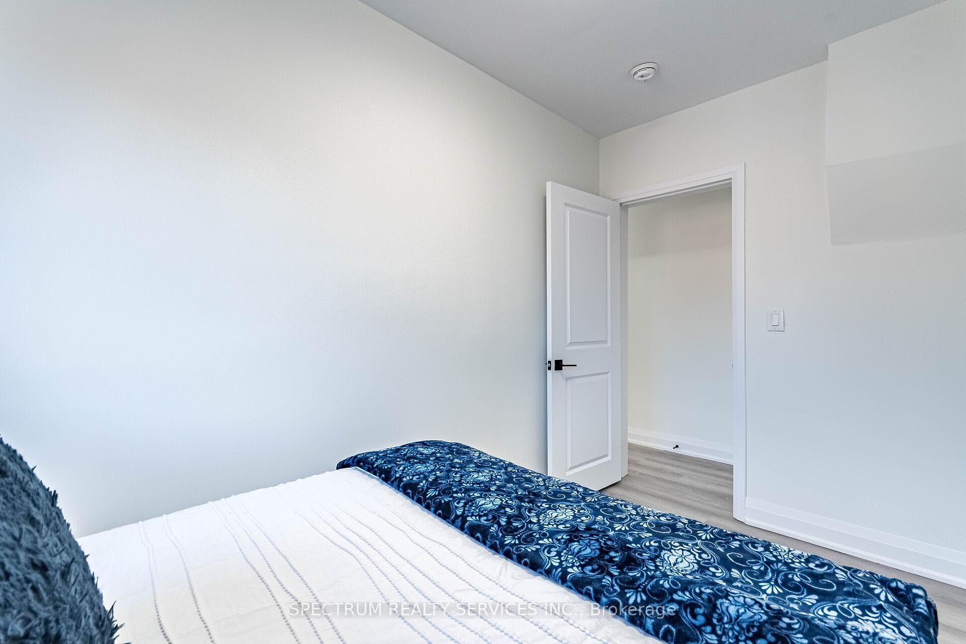 135 East Avenue photo 30