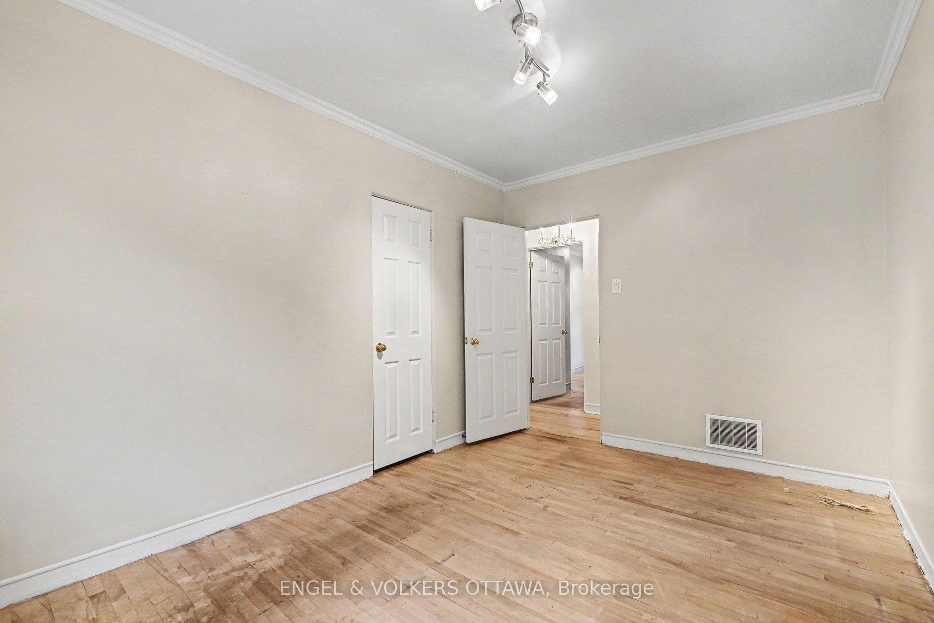 325 Summit Avenue photo 15