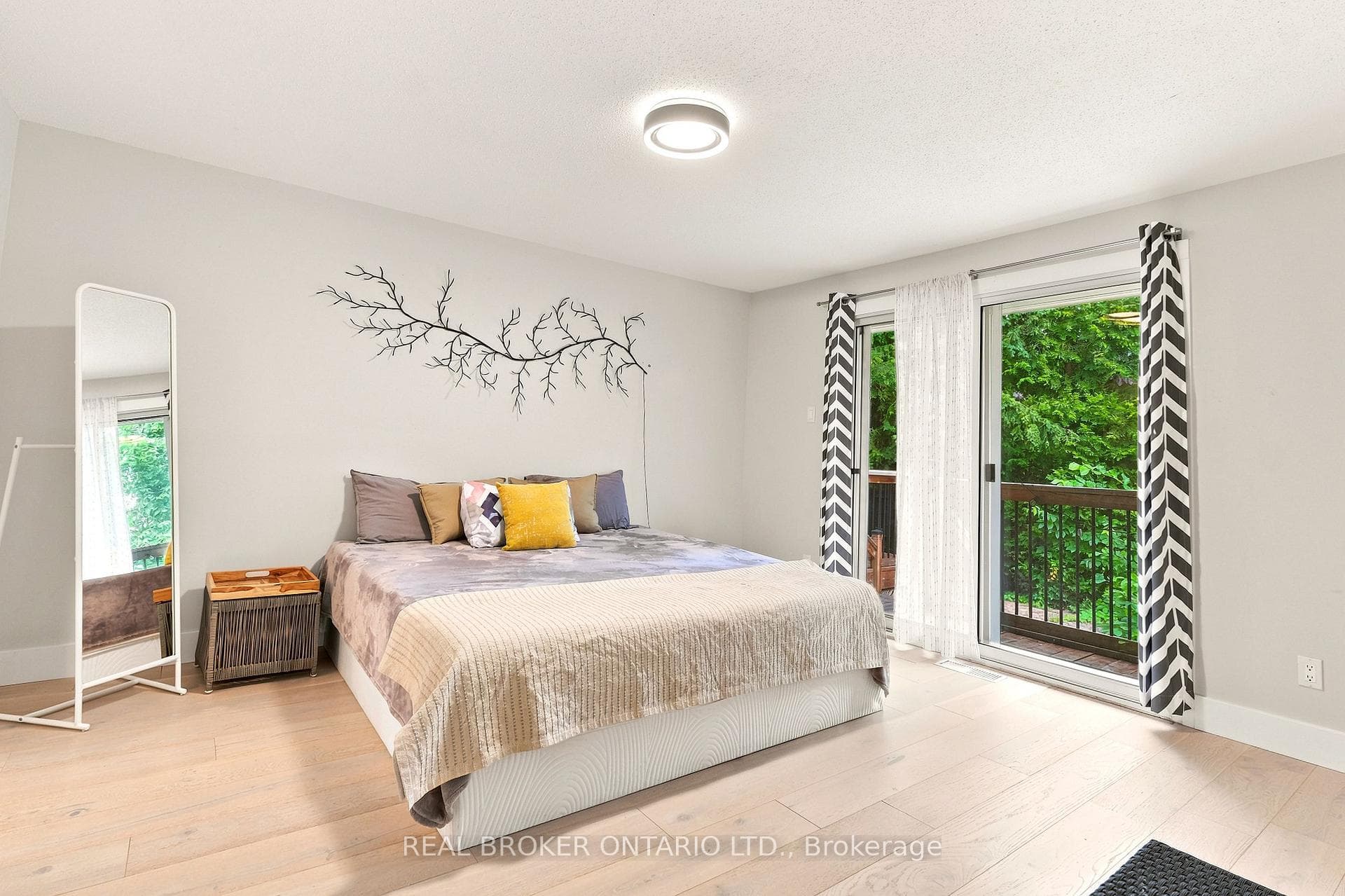 2021 Woodglen Crescent photo 16