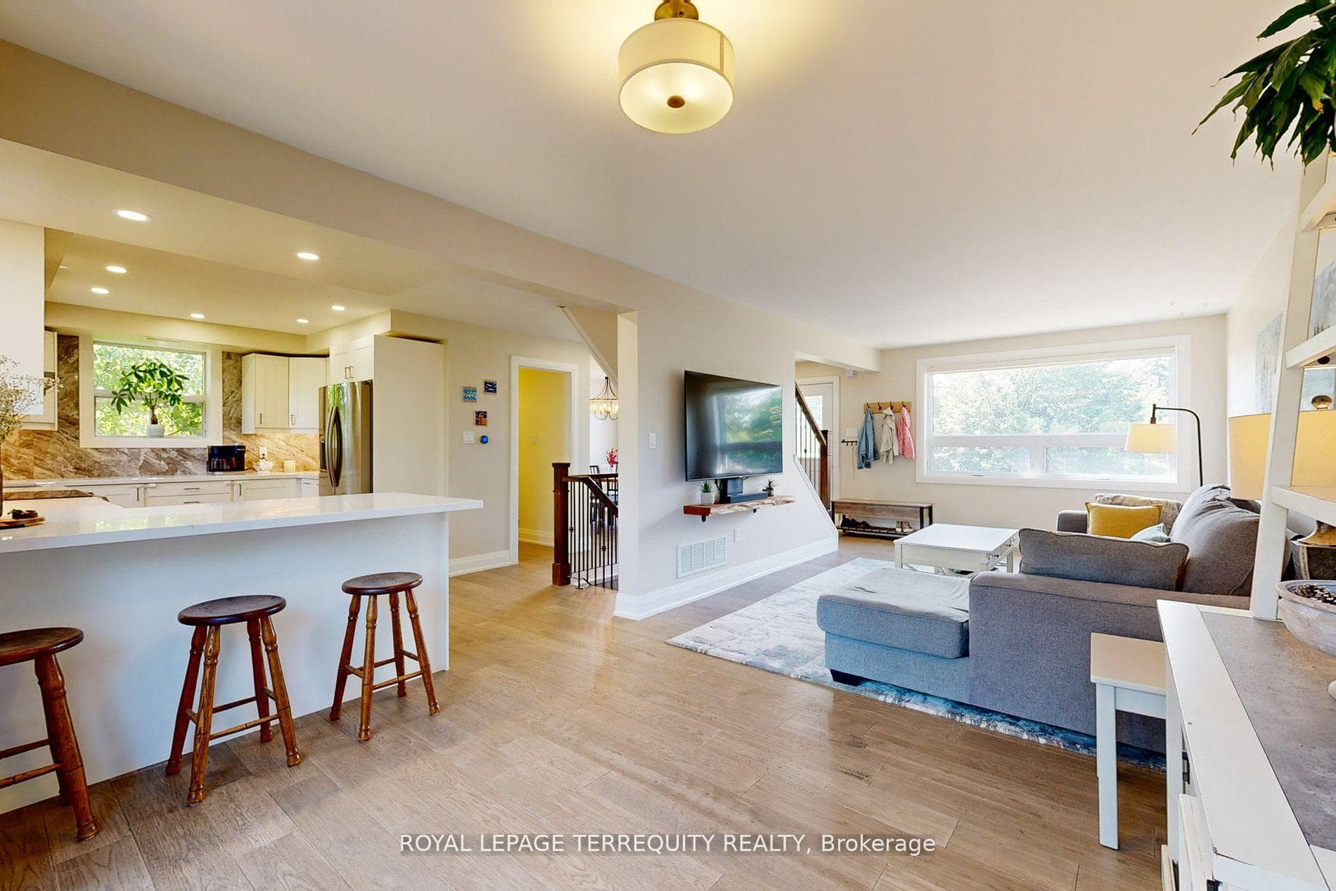 3970 Bloor Street photo 9