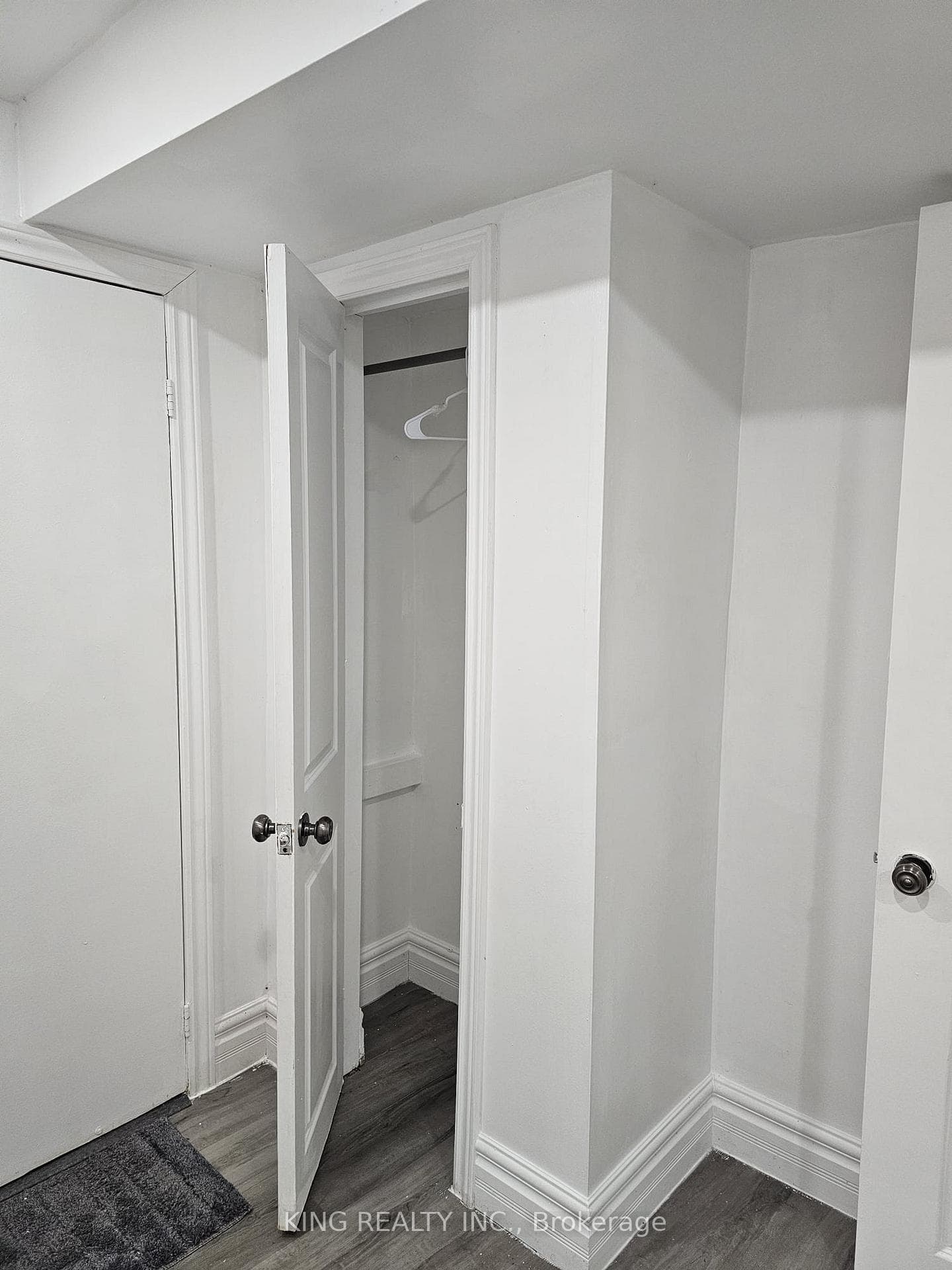 526 Grove Street photo 23