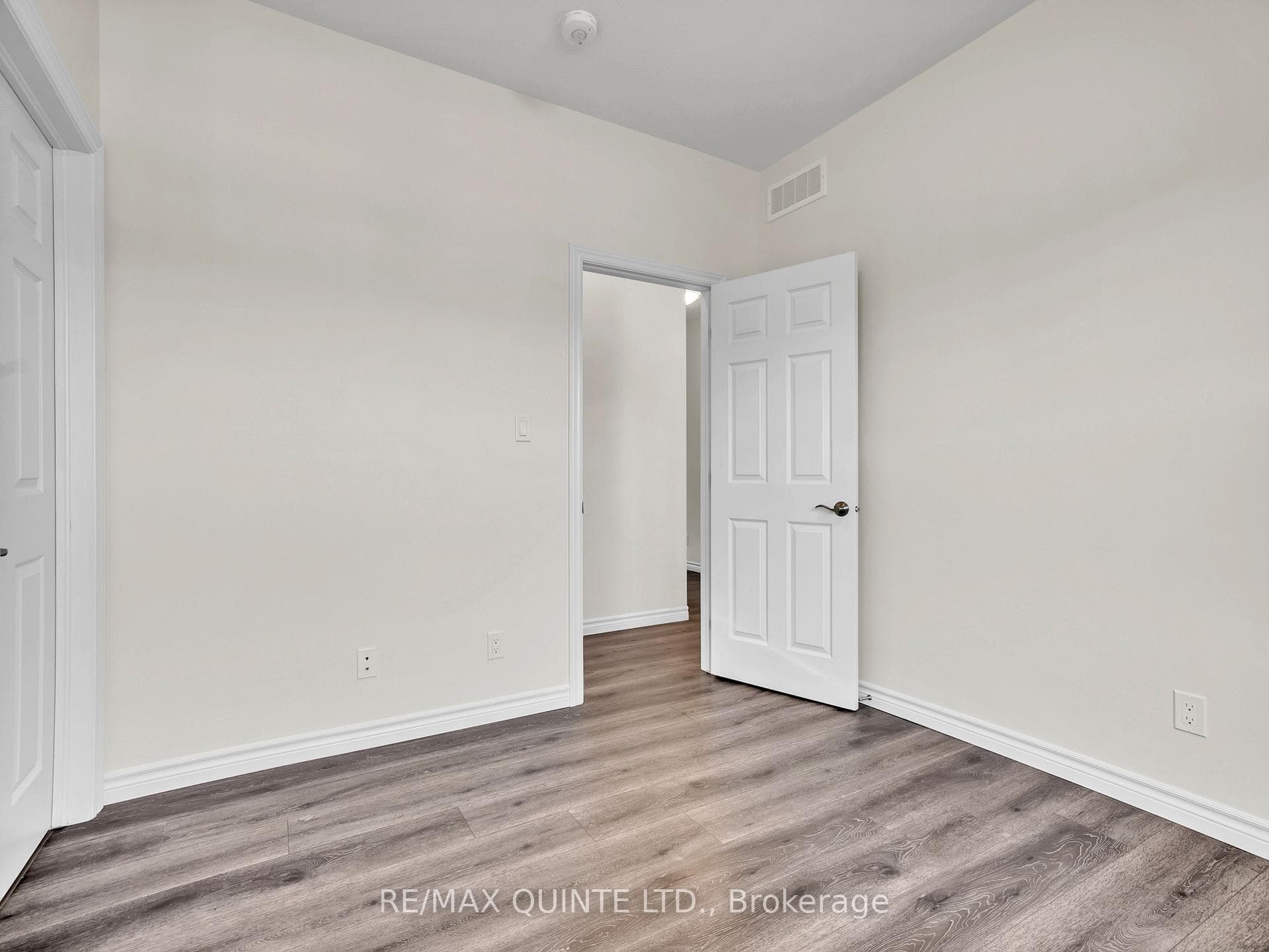32 Redwood Drive photo 13