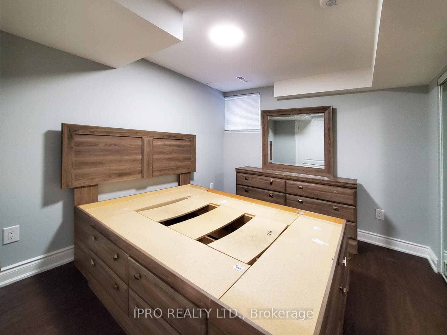1644 Sarasota Crescent Unit BSMT photo 7