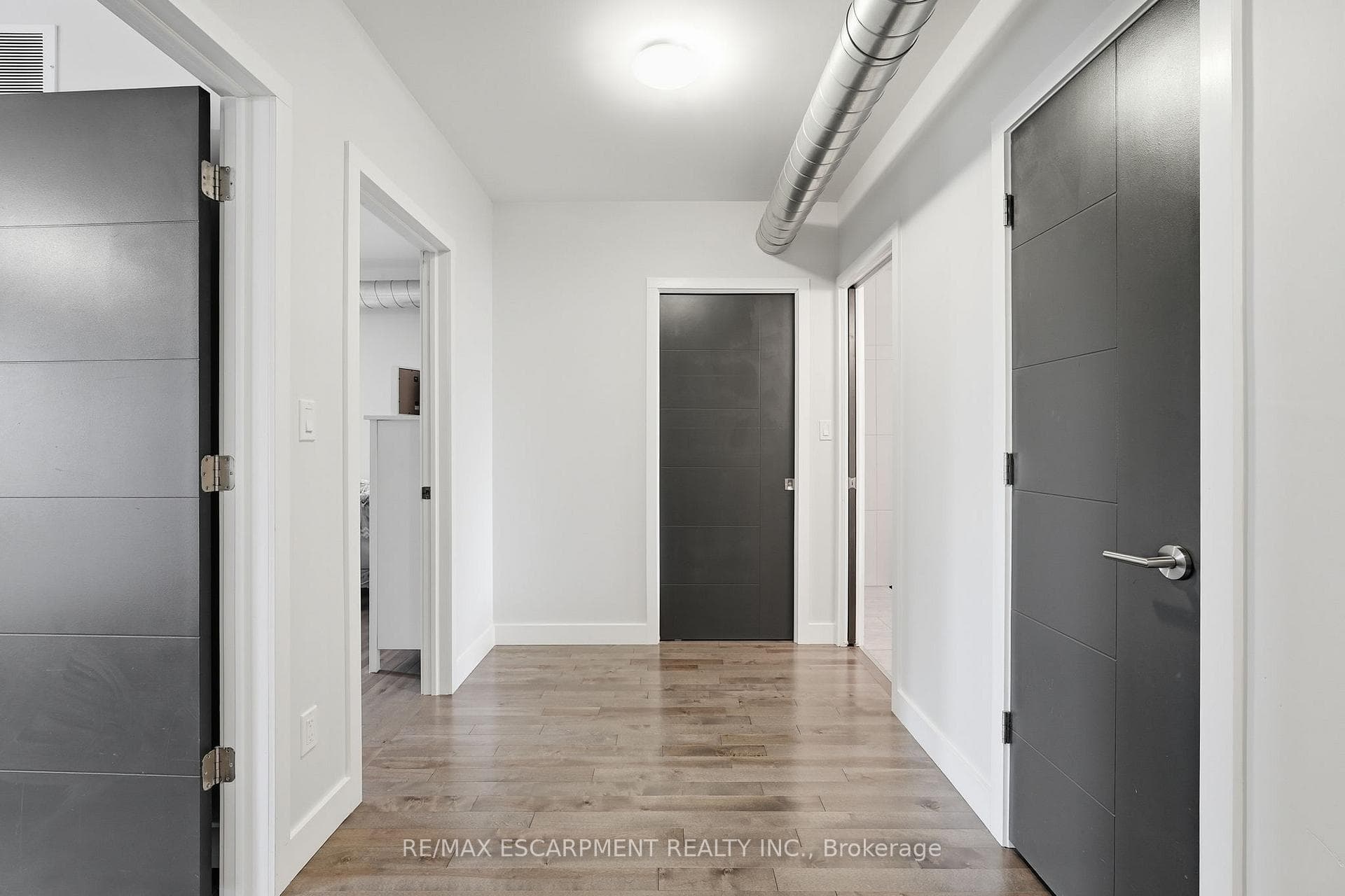 414 JOHN Street photo 34