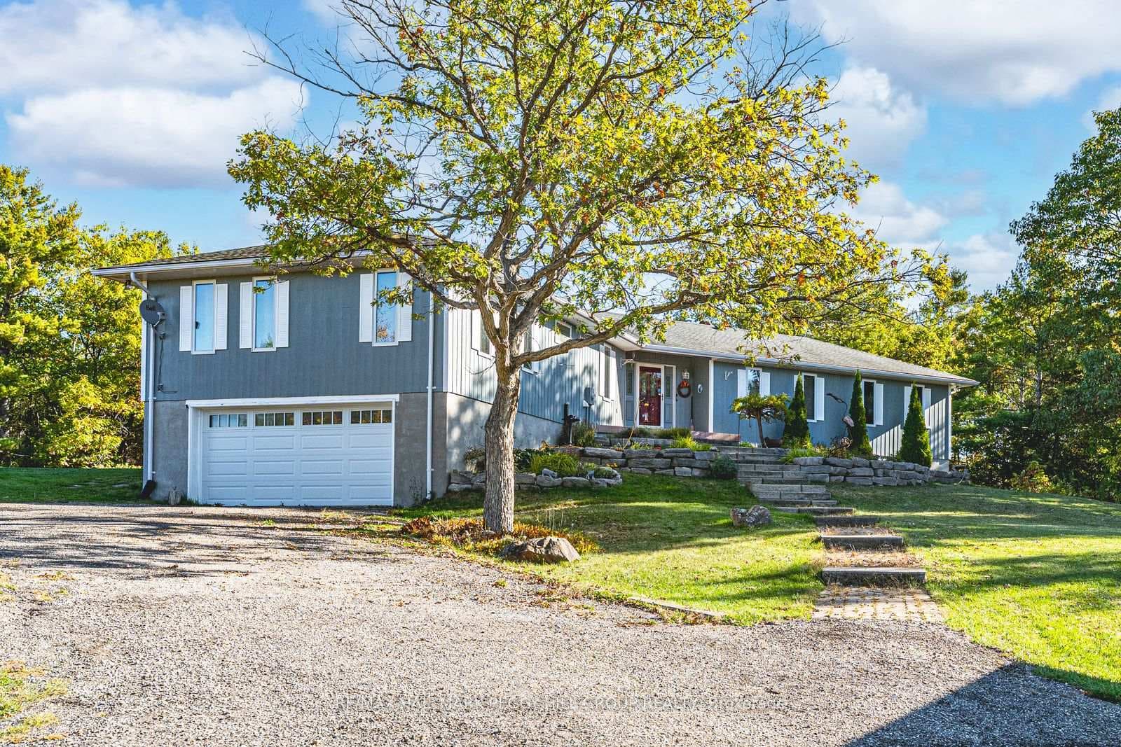1564 Honey Harbour Road photo 1