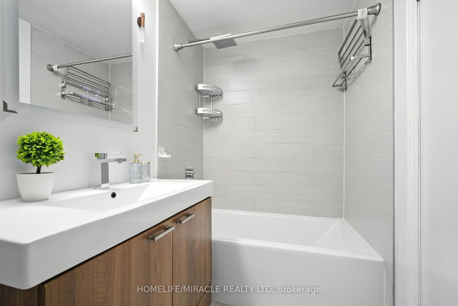 1328 Birchmount Road Unit 607 photo 16