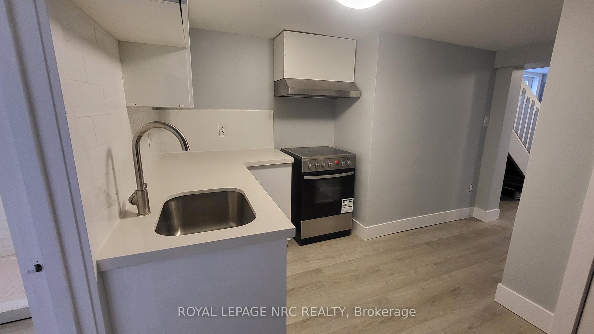27 Lasalle Street Unit Basement apartment photo 8