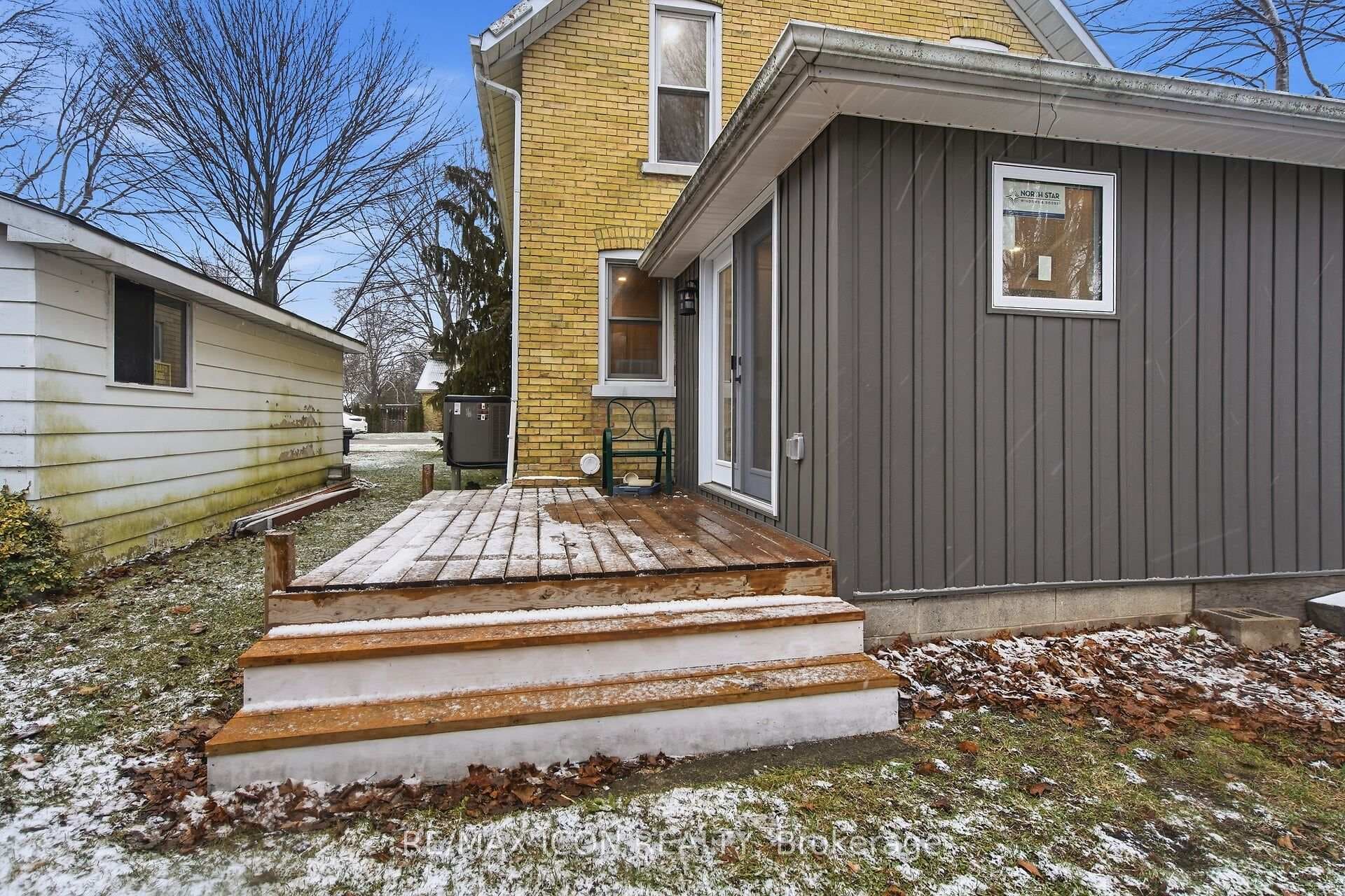 182 Maple Street photo 34