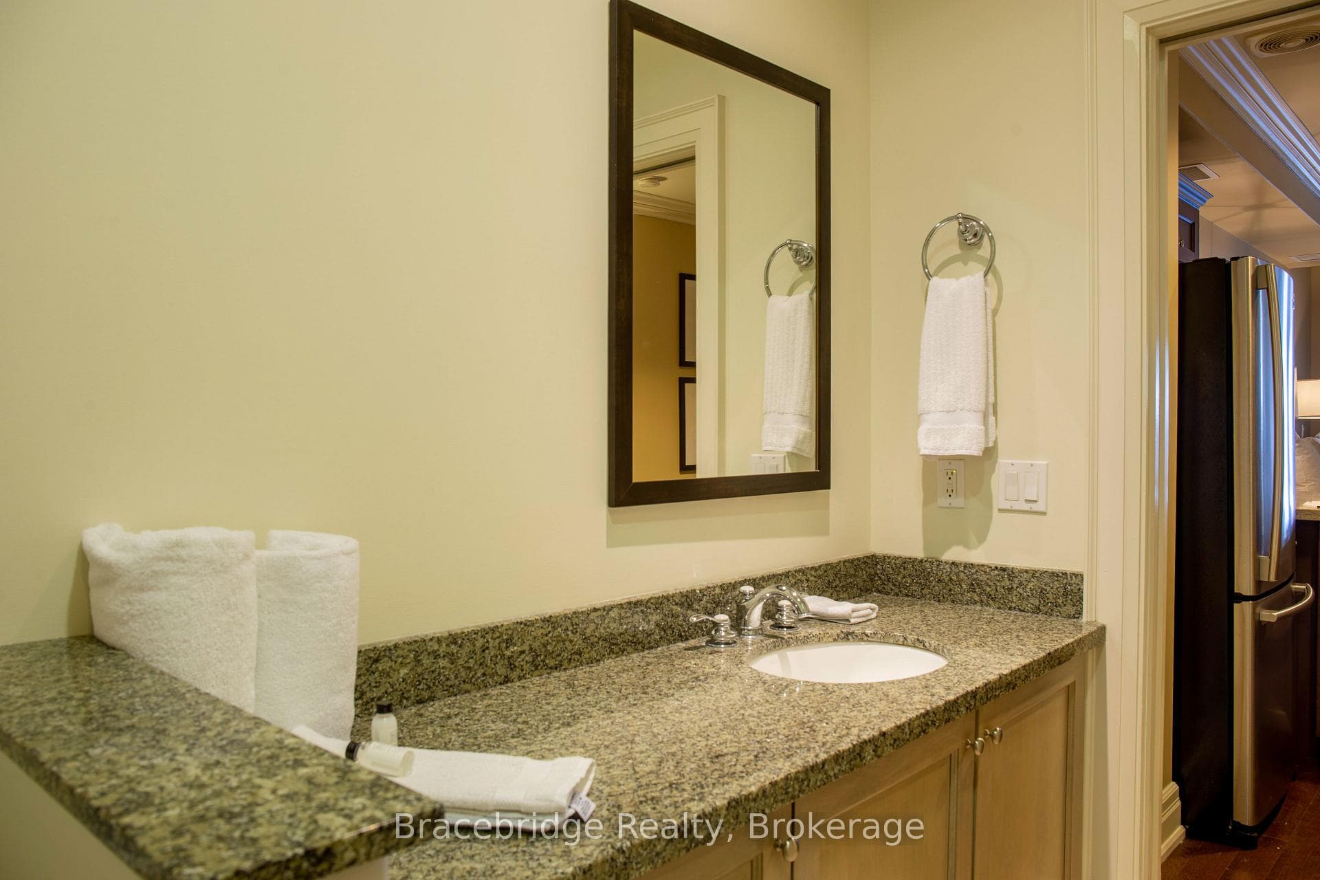 1869 Muskoka Rd 118 Highway Unit L203-A2 photo 13