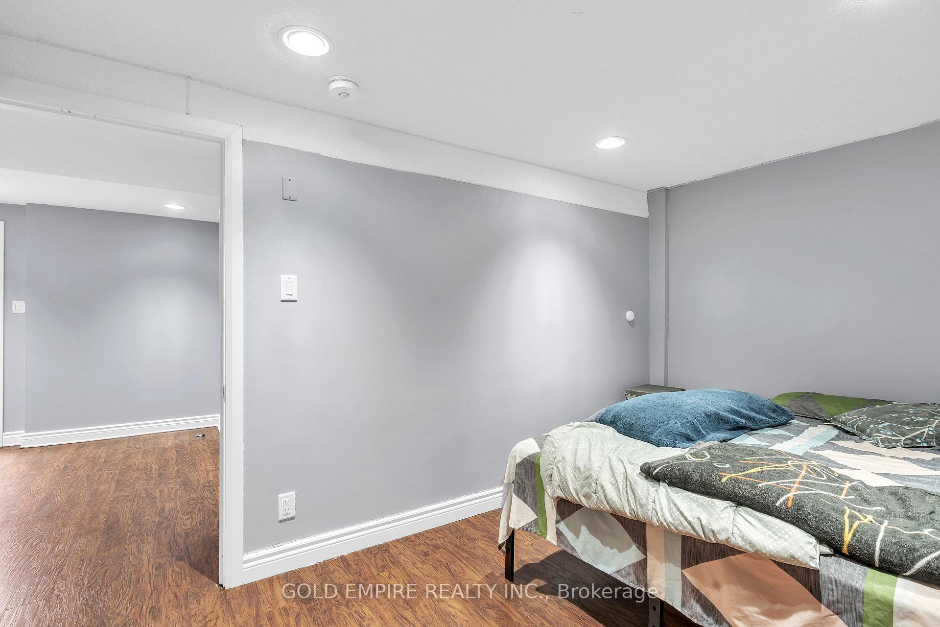 19 Stroud Crescent photo 31