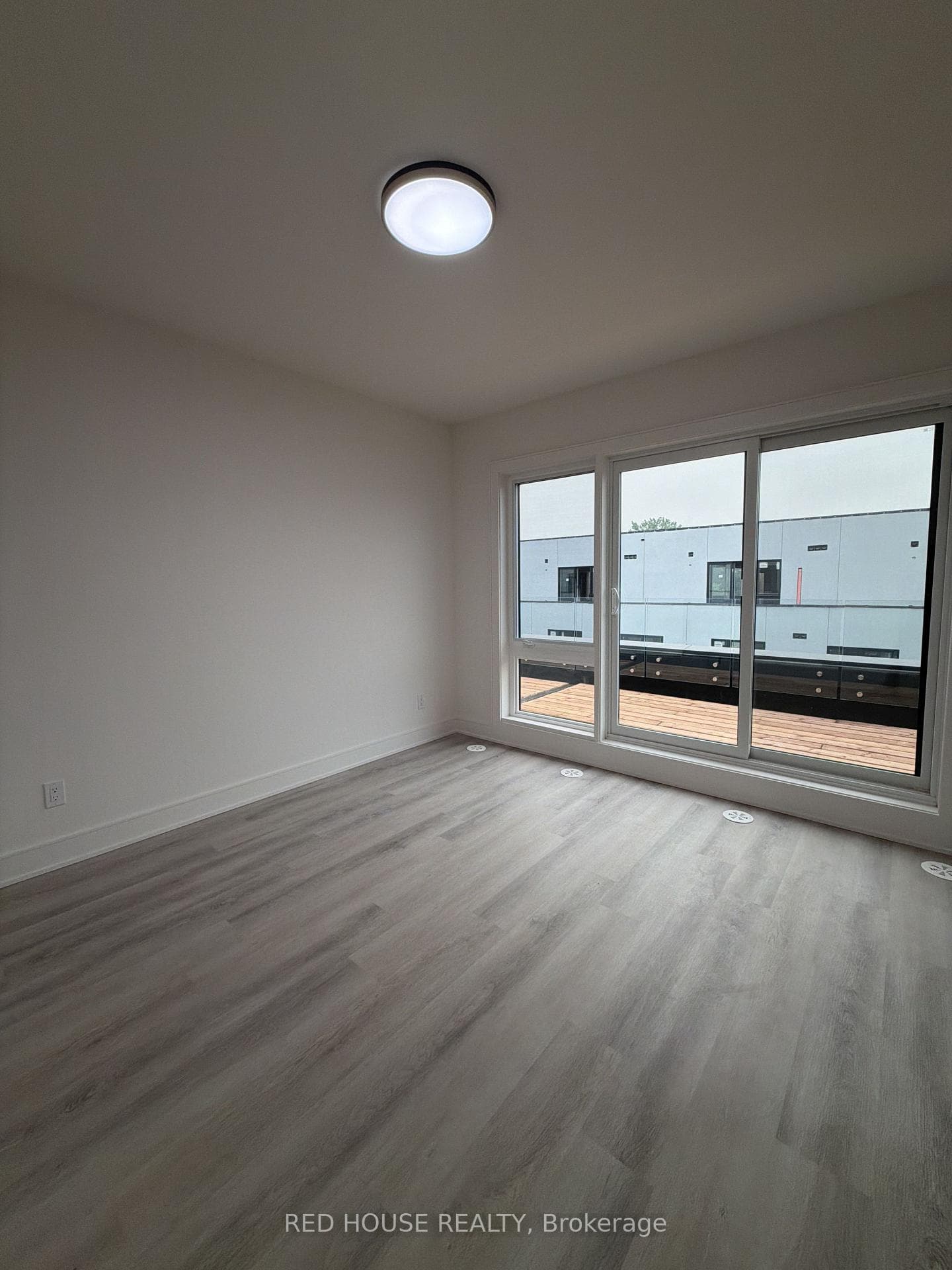 153 Everett Common photo 19