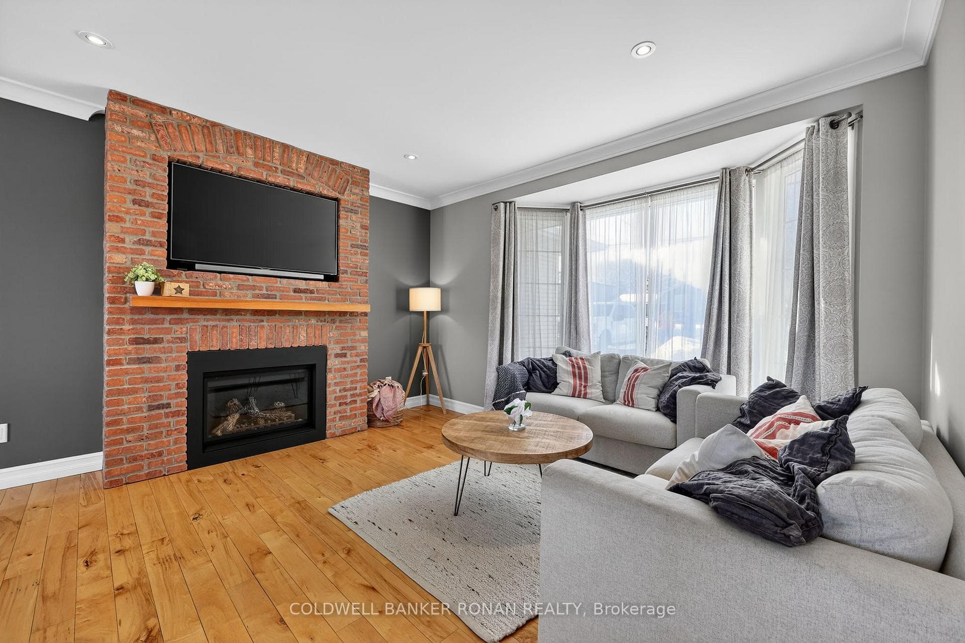 96 Boyne Crescent photo 14