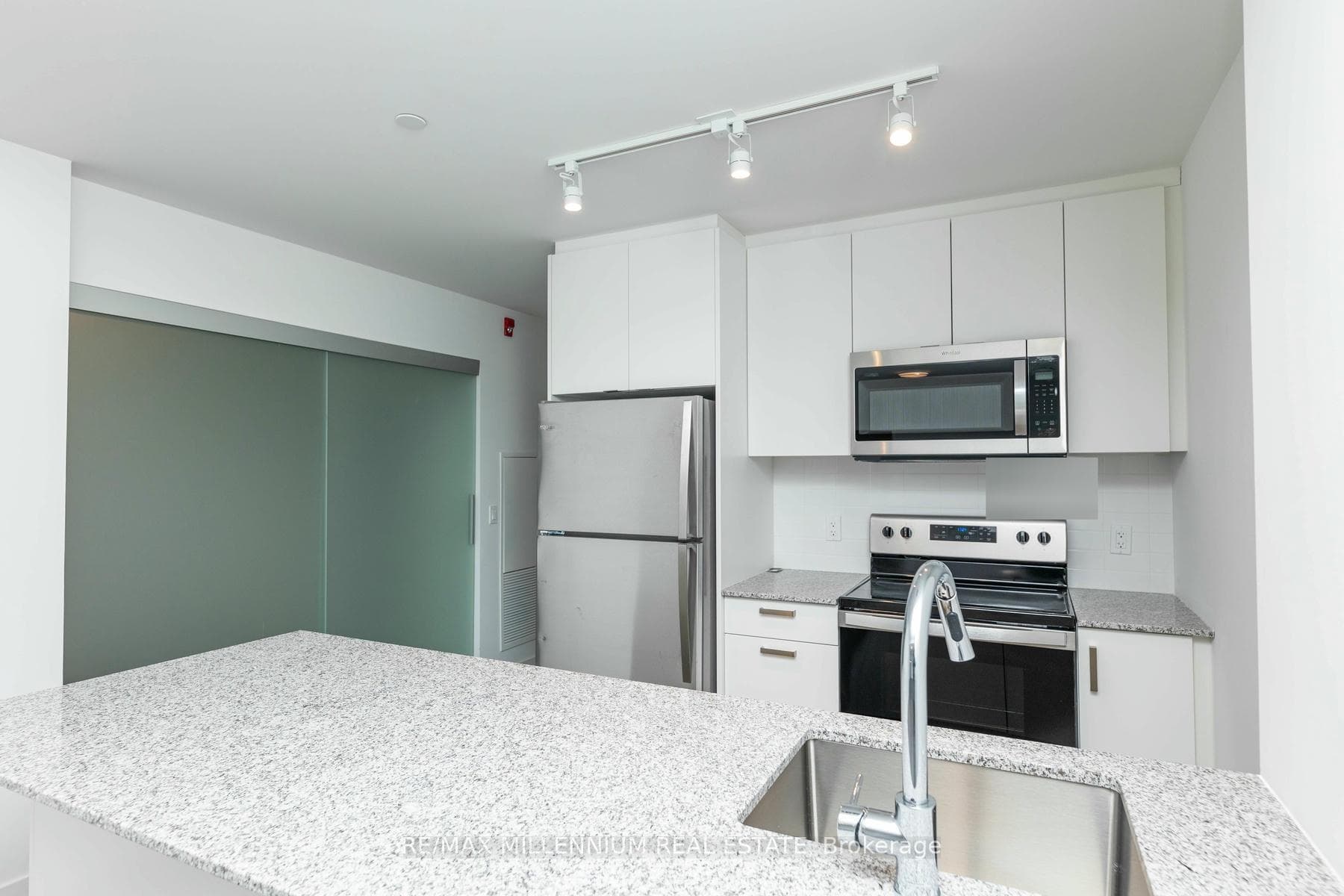 1010 Dundas Street Unit PH2 photo 17