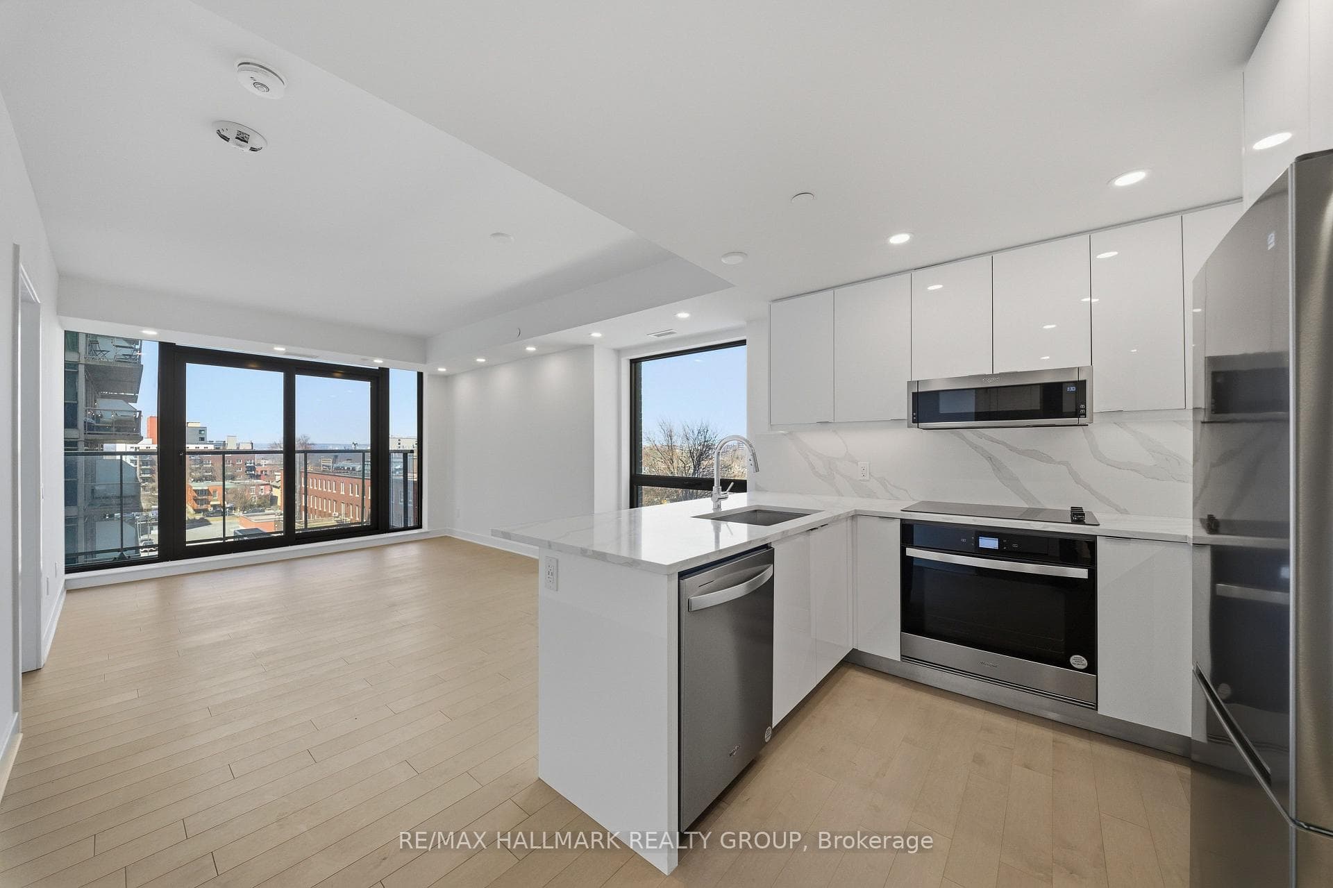 180 George Street Unit 1407 photo 6