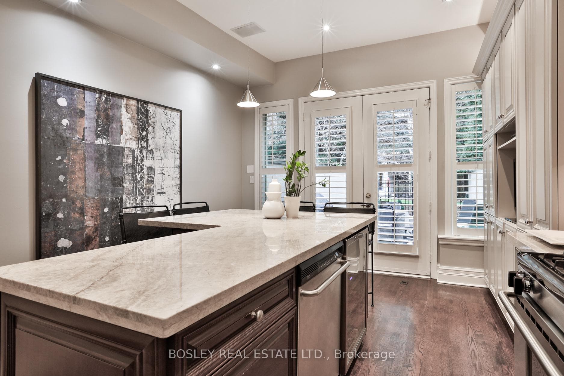 102 Pleasant Boulevard photo 14