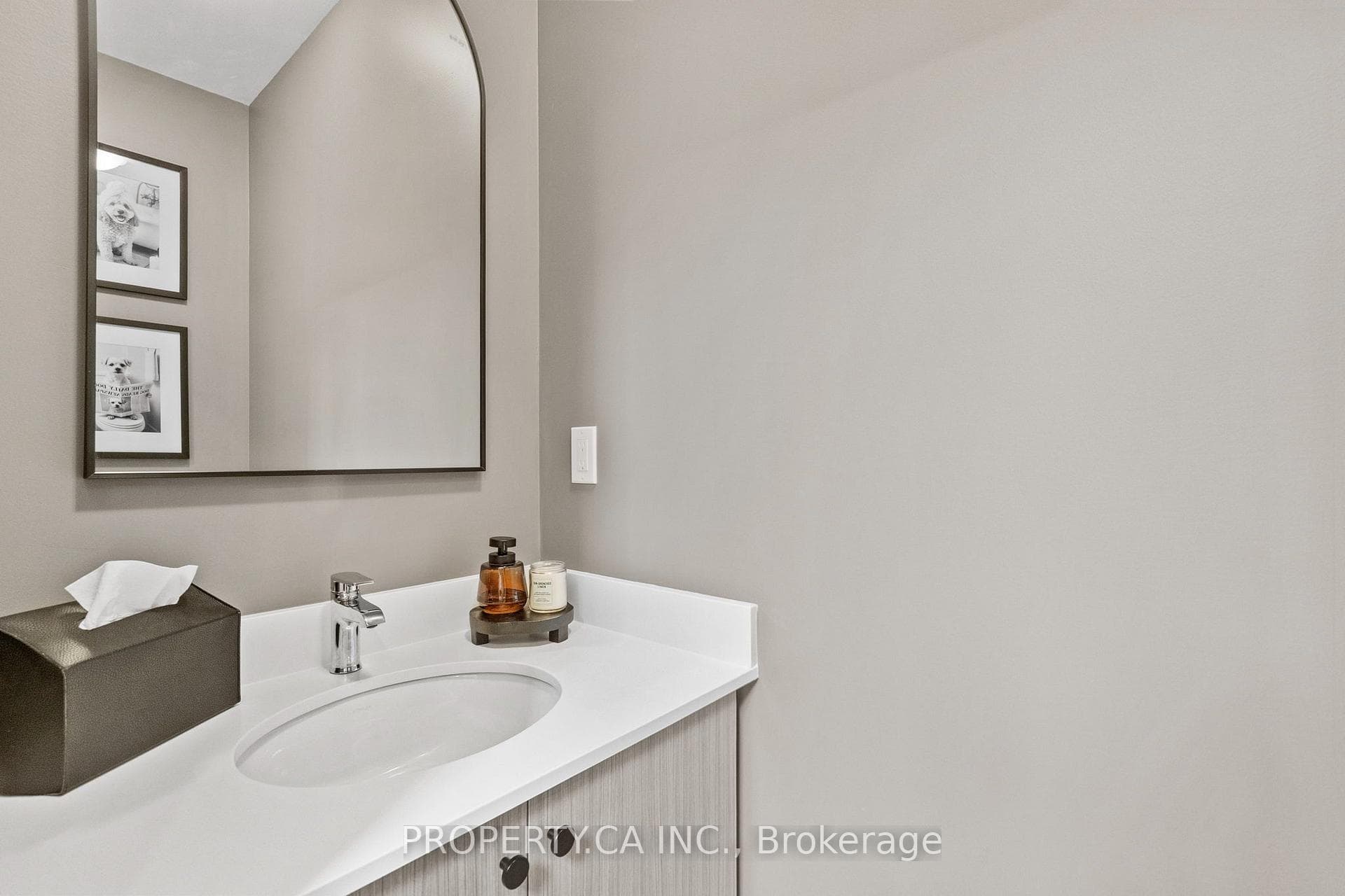 556 New England Court photo 18