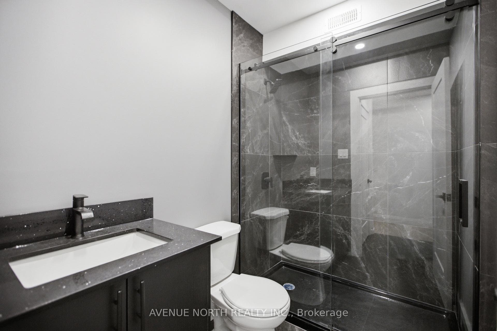 180 Clarence Street Unit 2 photo 13