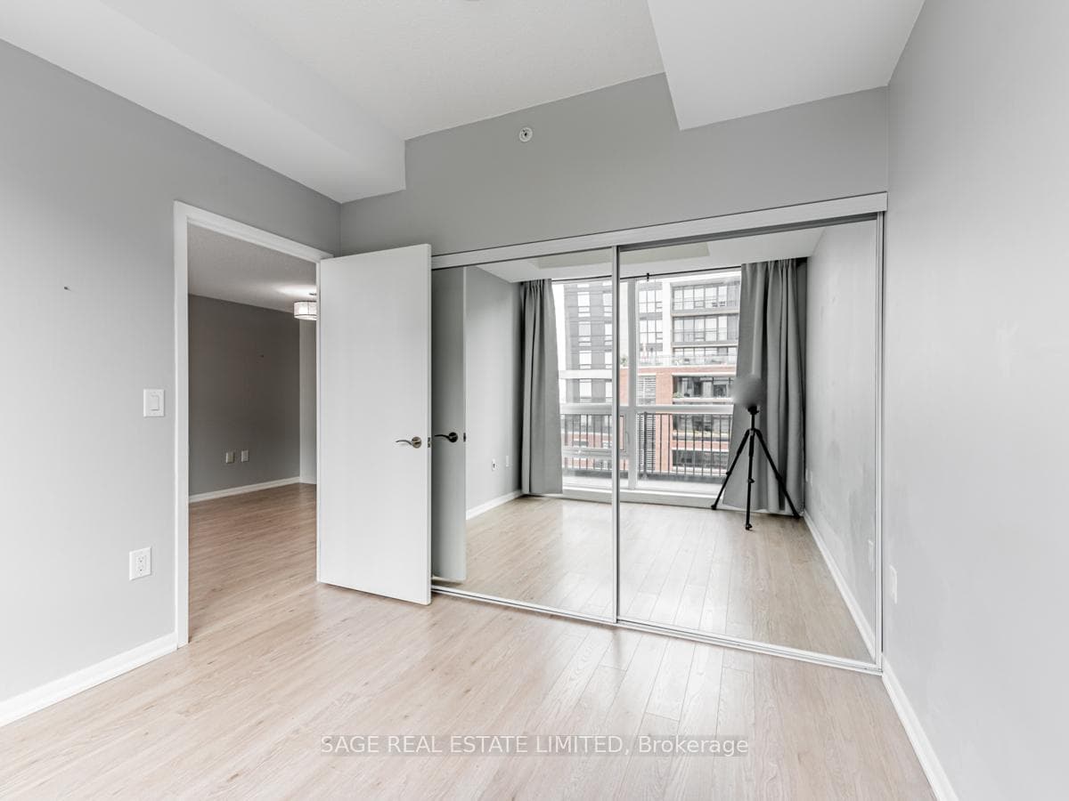 830 Lawrence Avenue Unit 833 photo 15