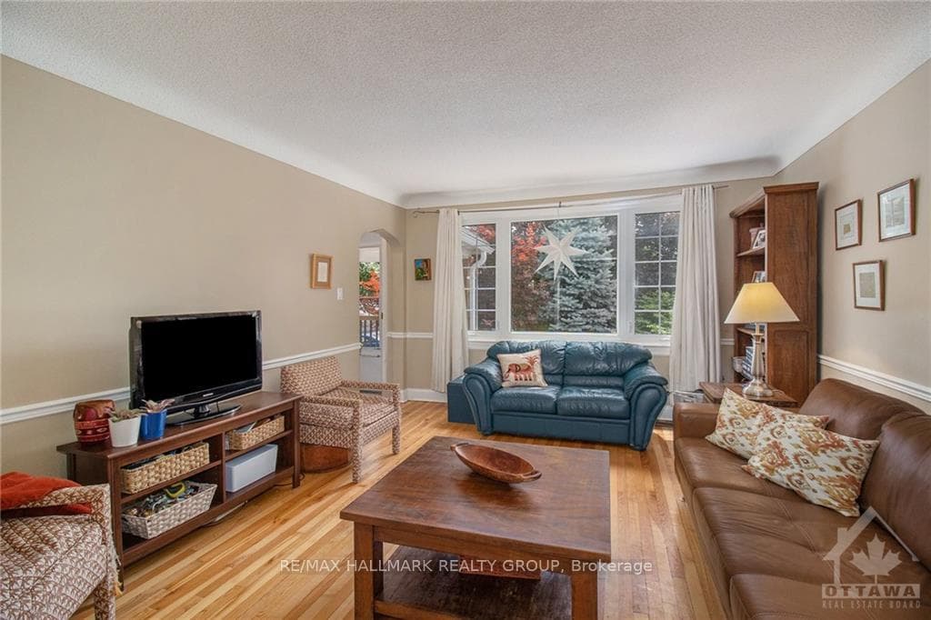 99 DAGMAR Avenue photo 2