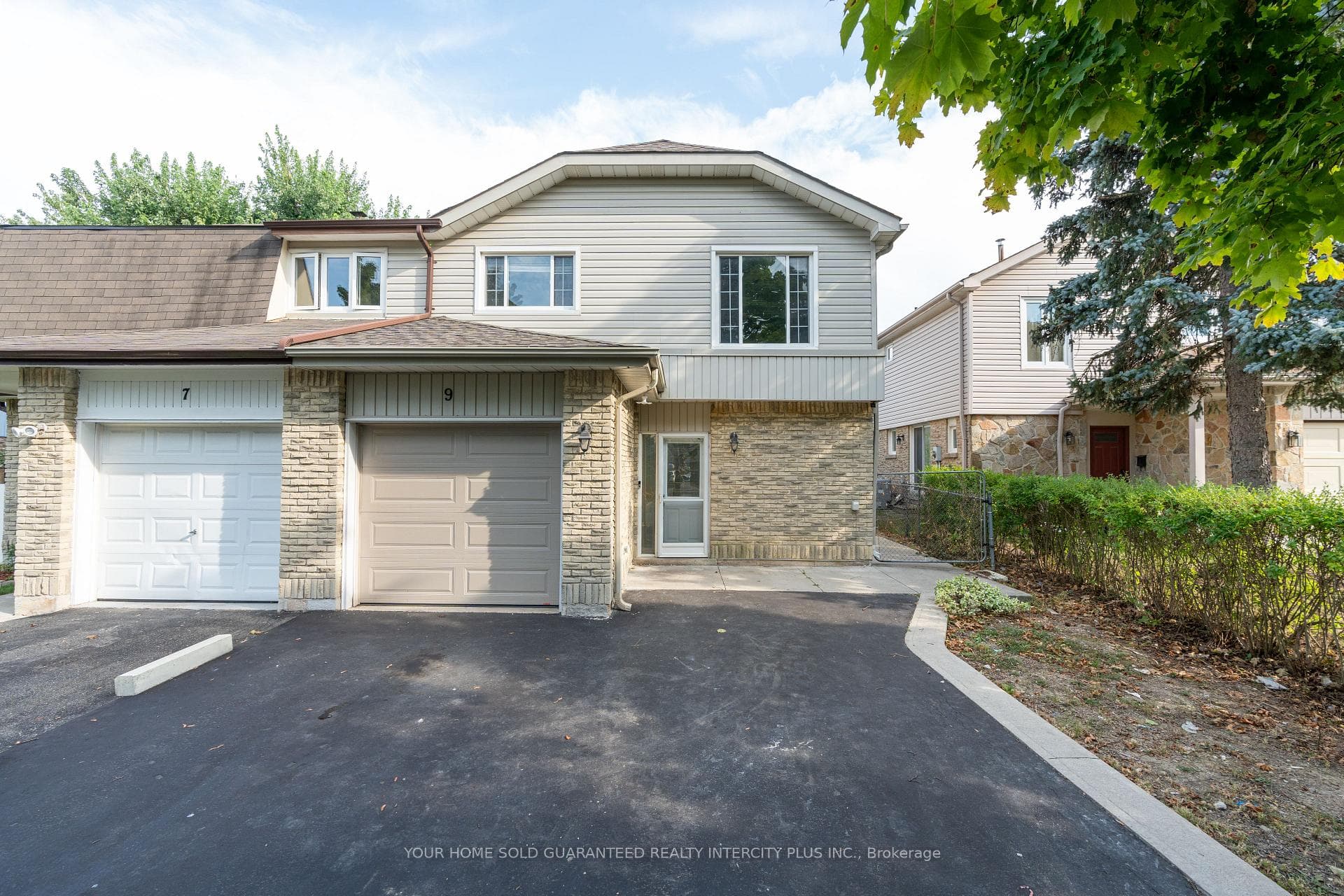 9 Lacewood Crescent photo 1