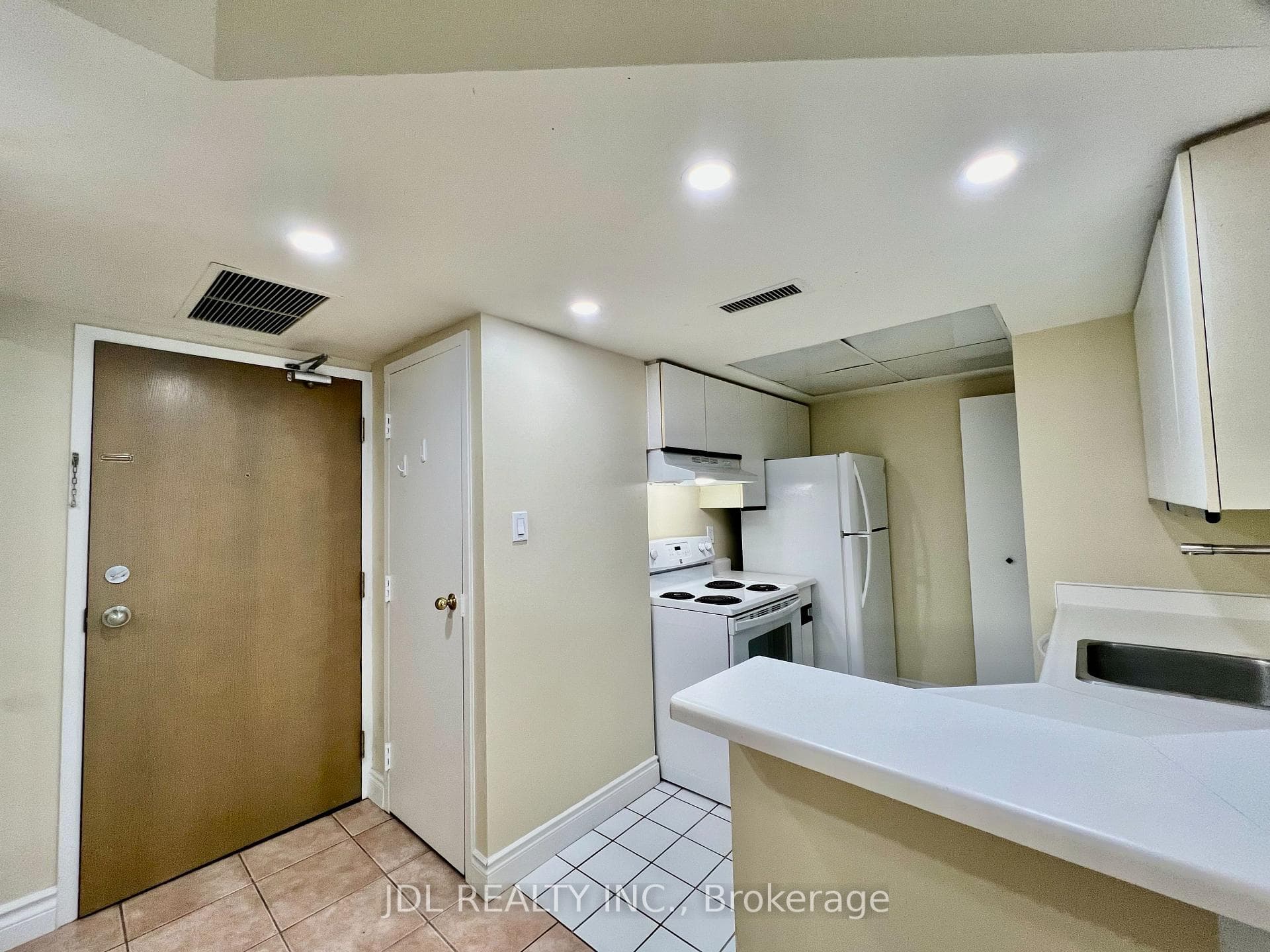 1001 Bay Street Unit 1712 photo 2