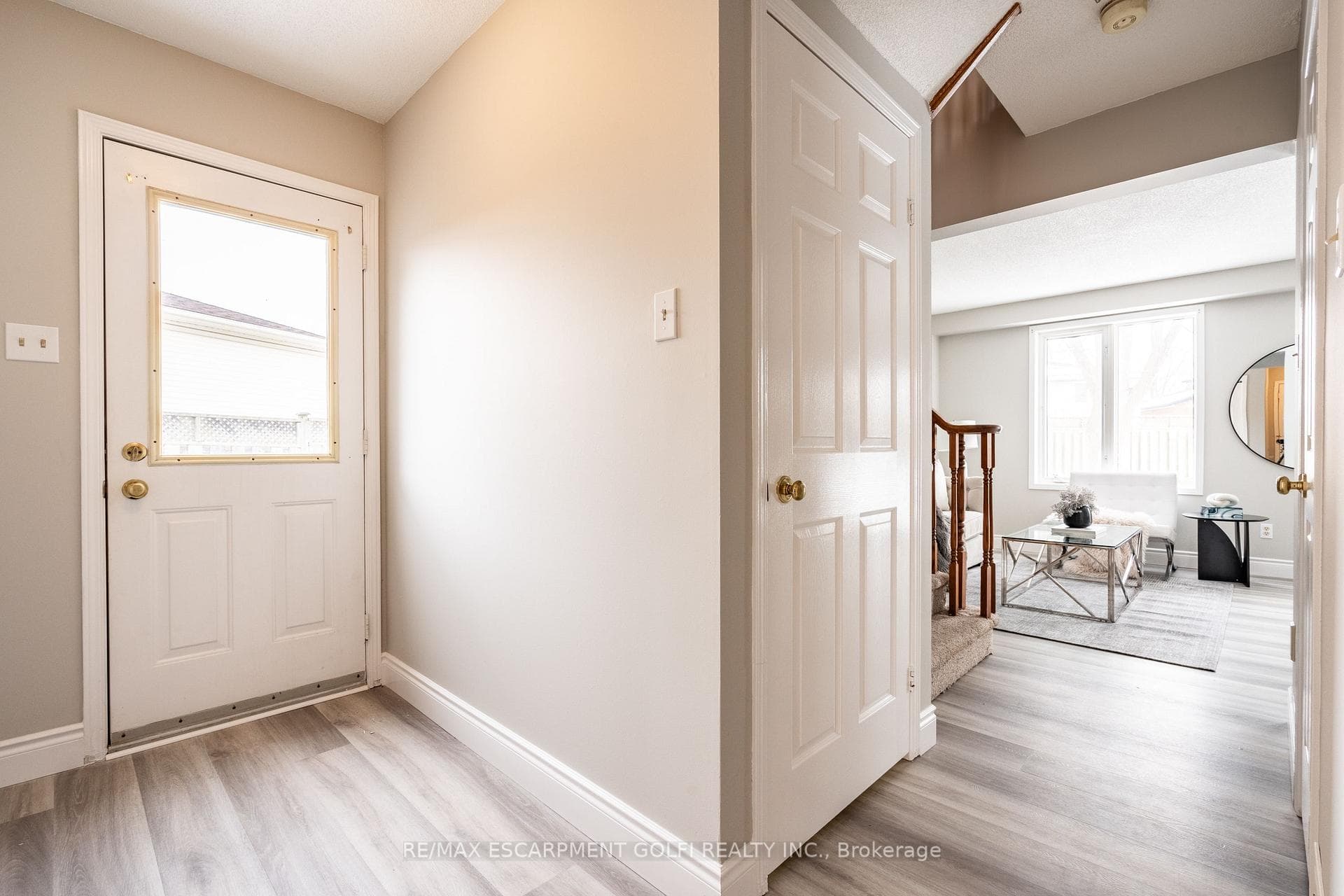 12 Featherwood Crescent photo 18