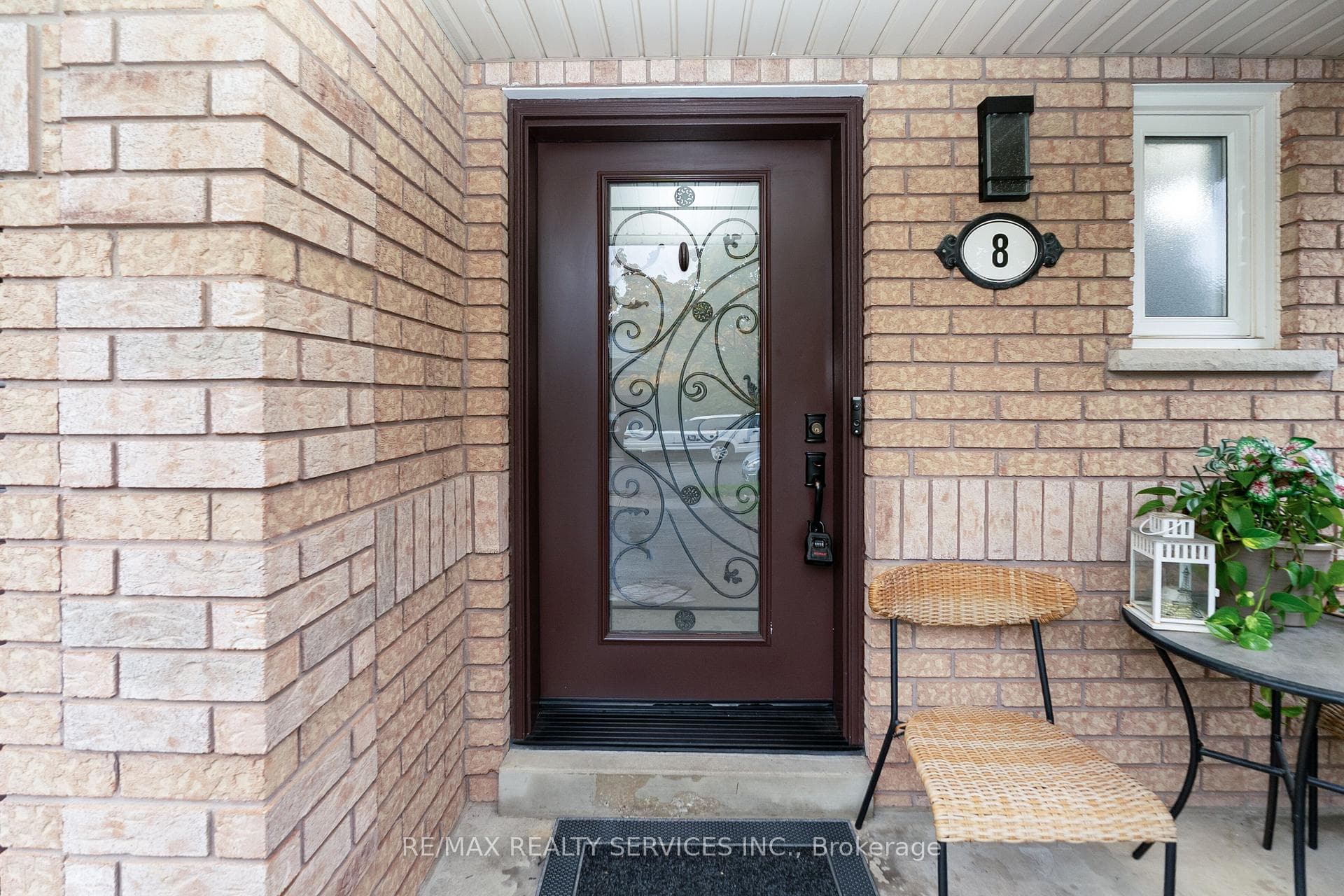 8 Ridgemore Crescent photo 4
