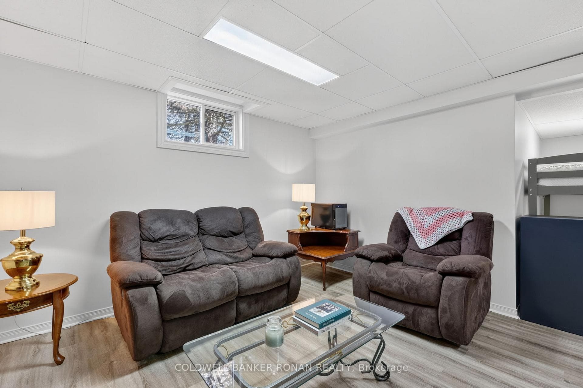 7 Robins Lane photo 29