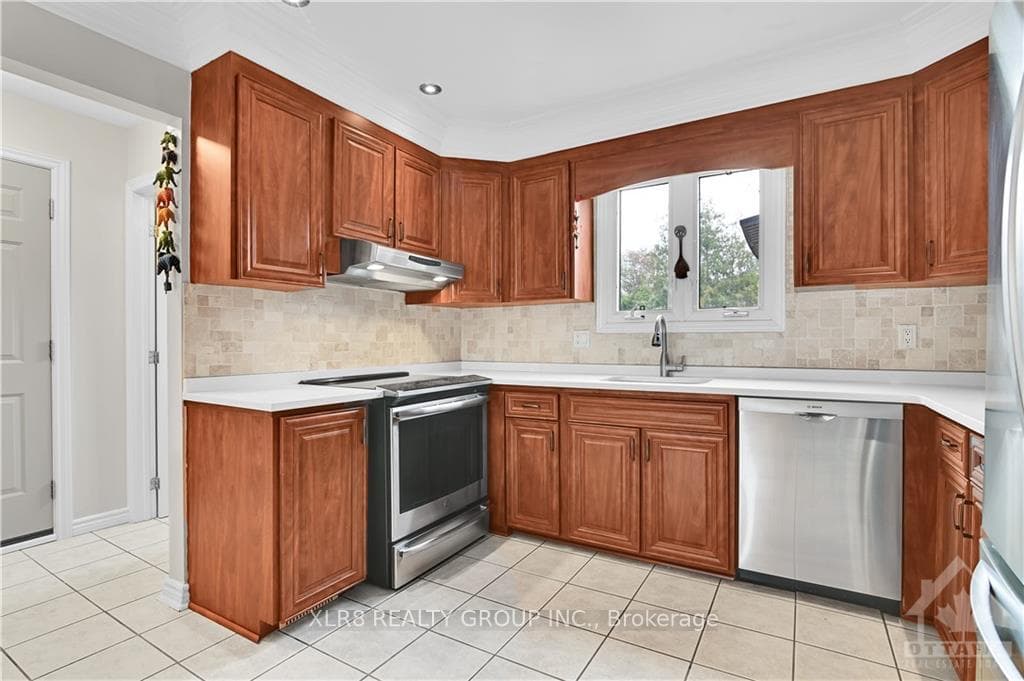 1635 GREY NUNS Drive photo 8