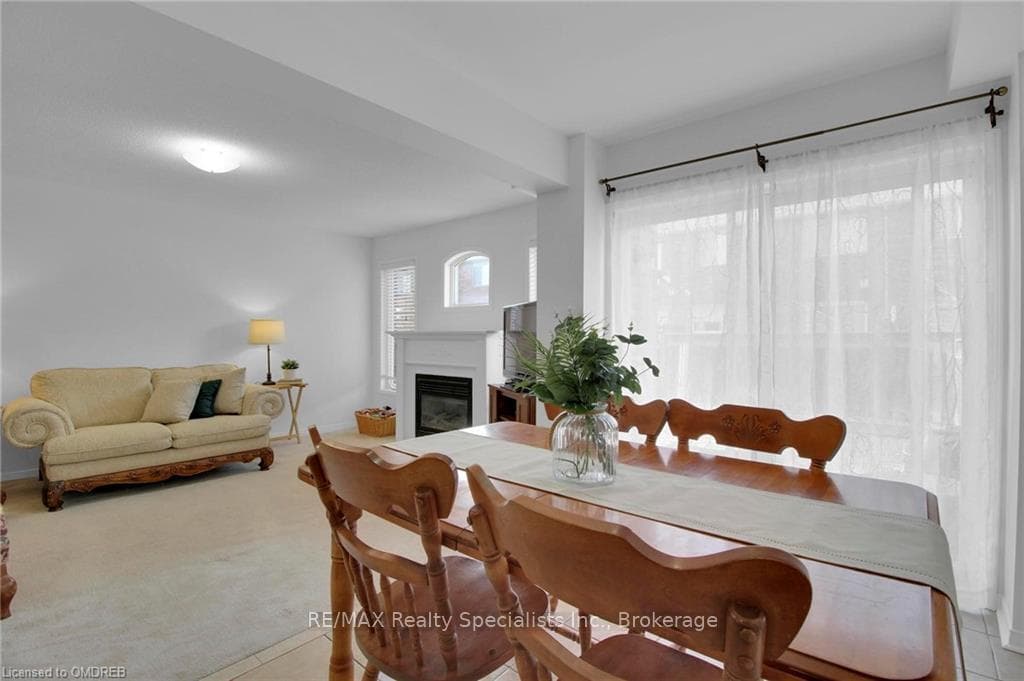 819 GLEESON Street photo 16
