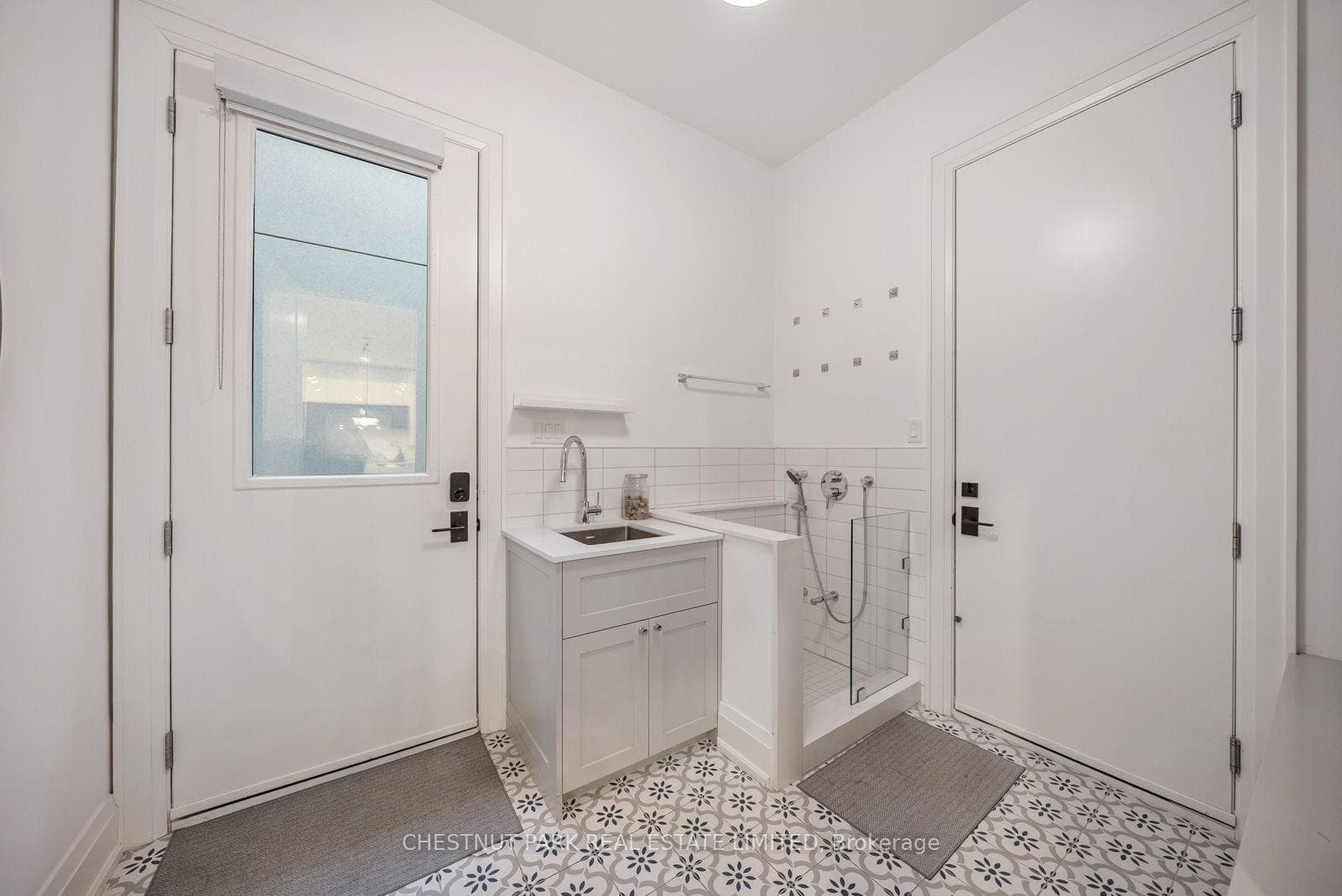 142 Fallingbrook Road photo 20