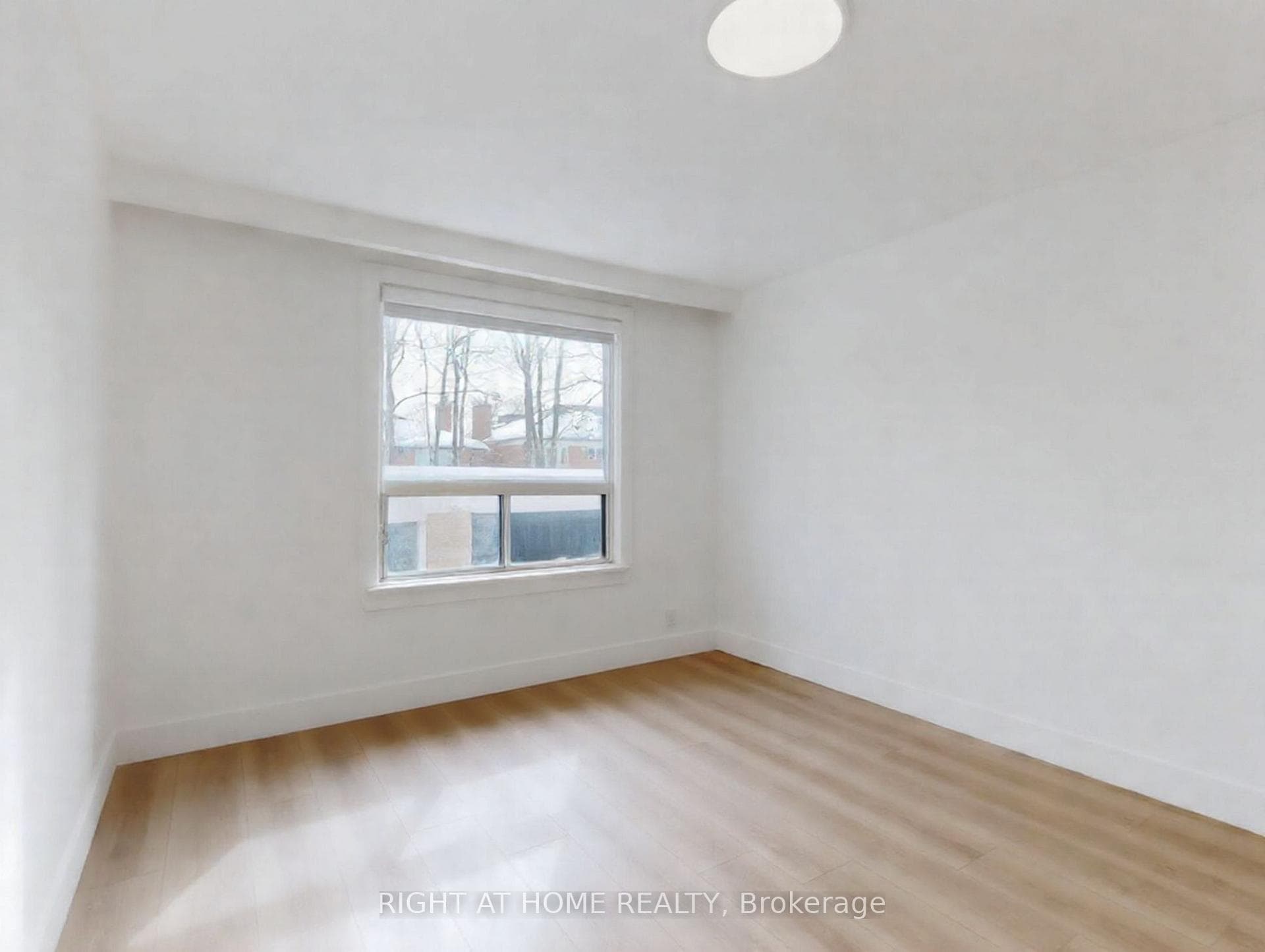 427 Lawrence Avenue Unit 2 photo 3