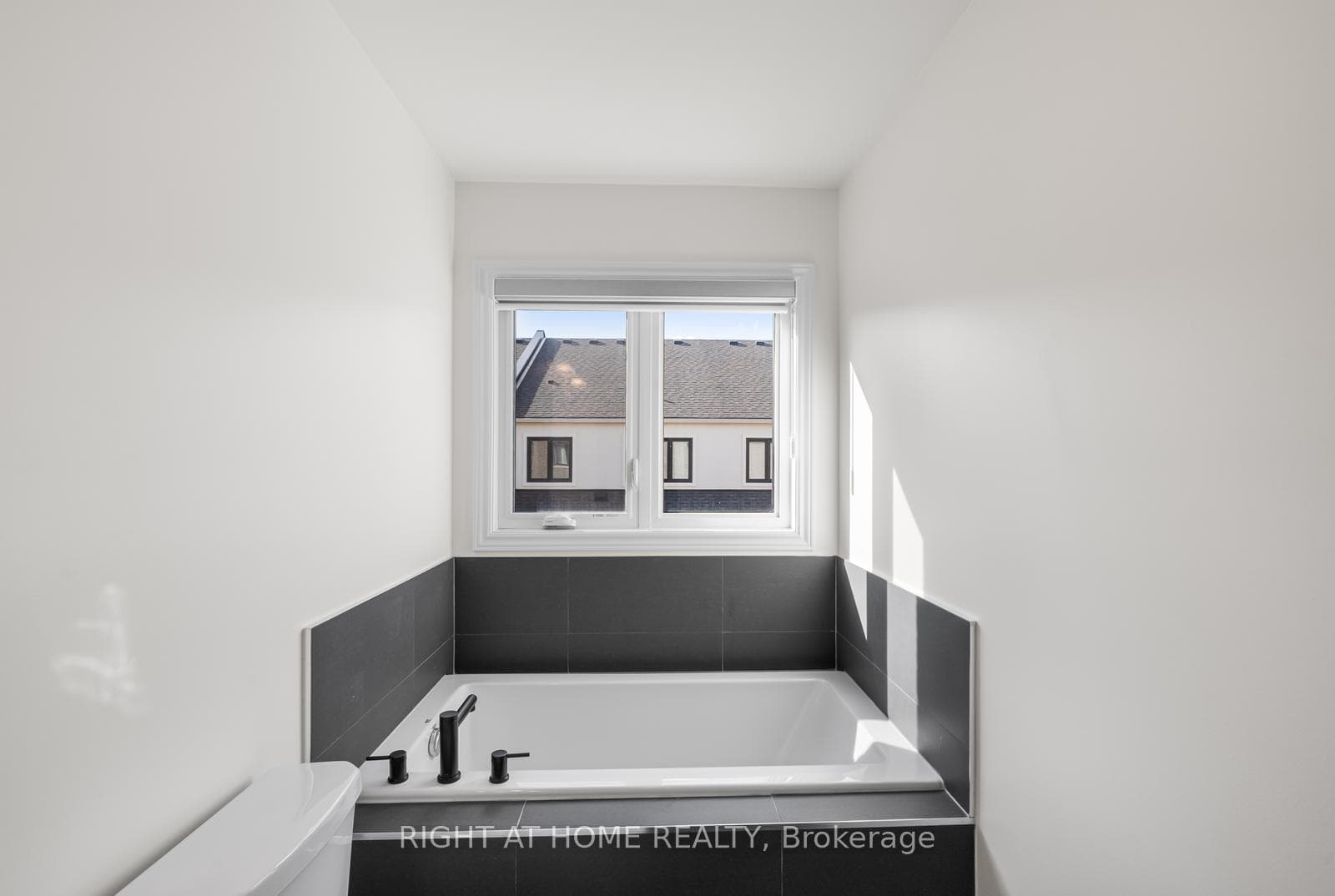 471 Bergamot Avenue photo 26