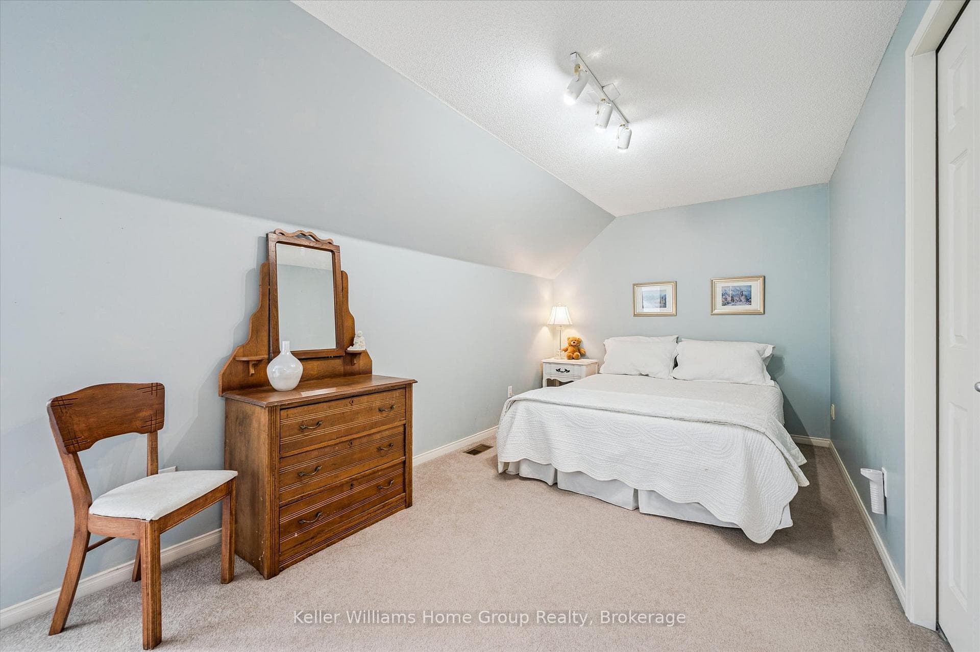 185 Forfar Street photo 23
