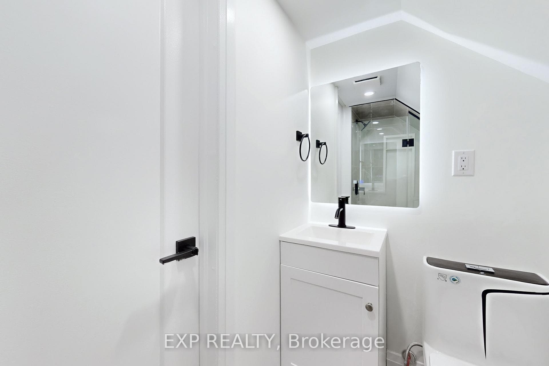 685 Jane Street photo 20