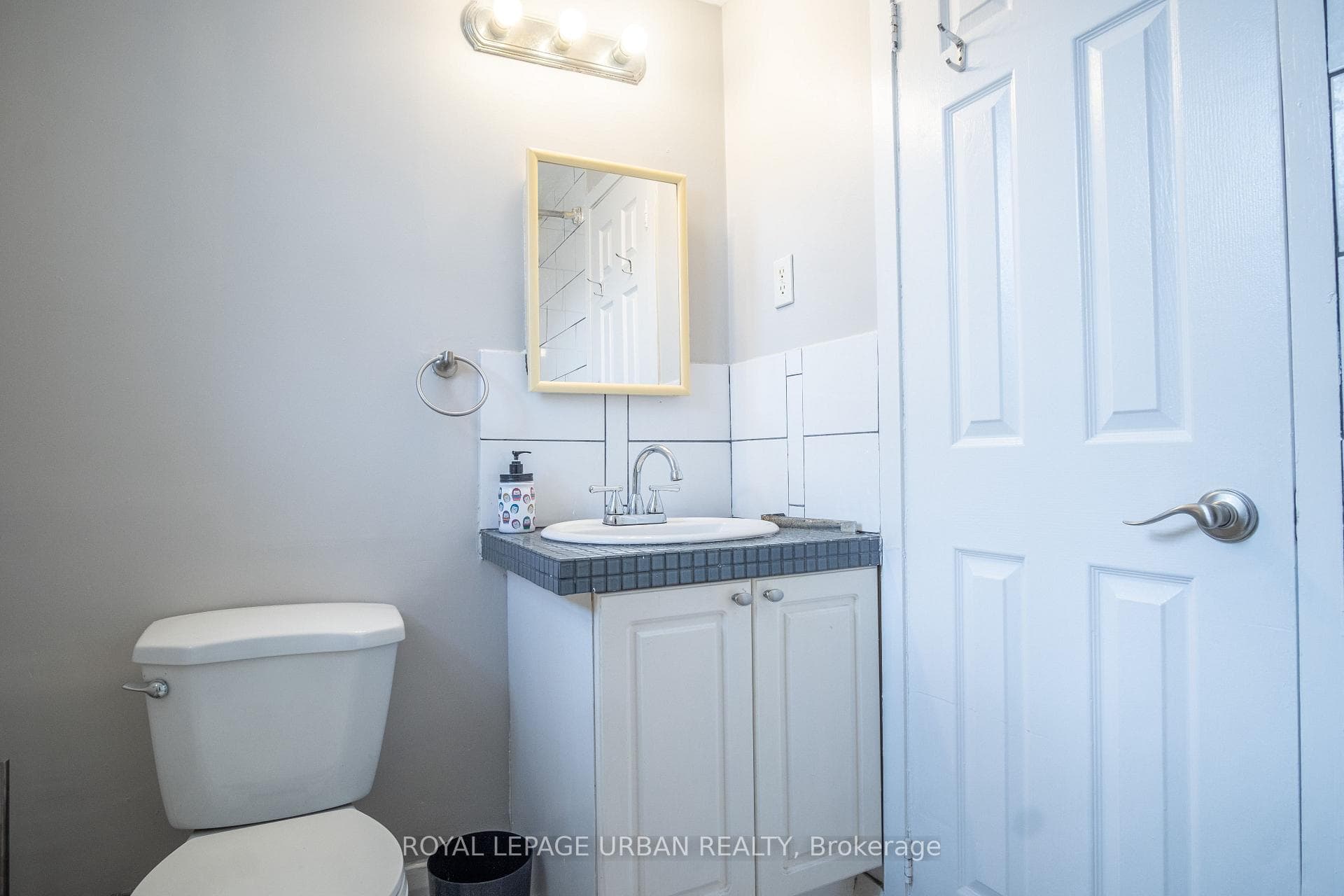 636 Danforth Avenue Unit 2 photo 16