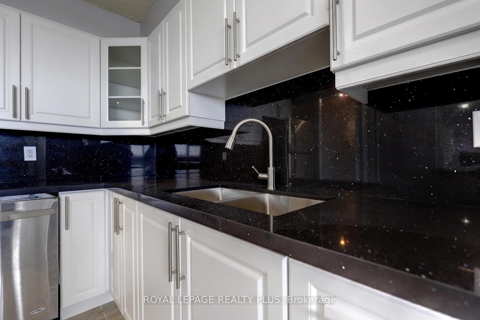 3501 Glen Erin Drive Unit 1105 photo 11