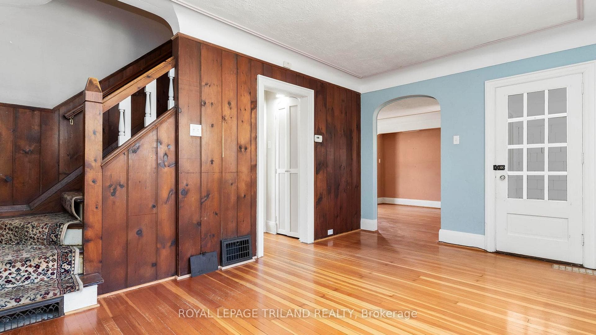 1096 RICHMOND Street photo 9