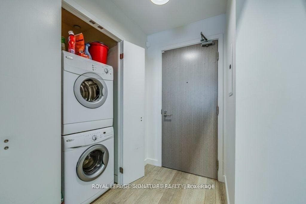 111 Bathurst Street Unit 613 photo 9