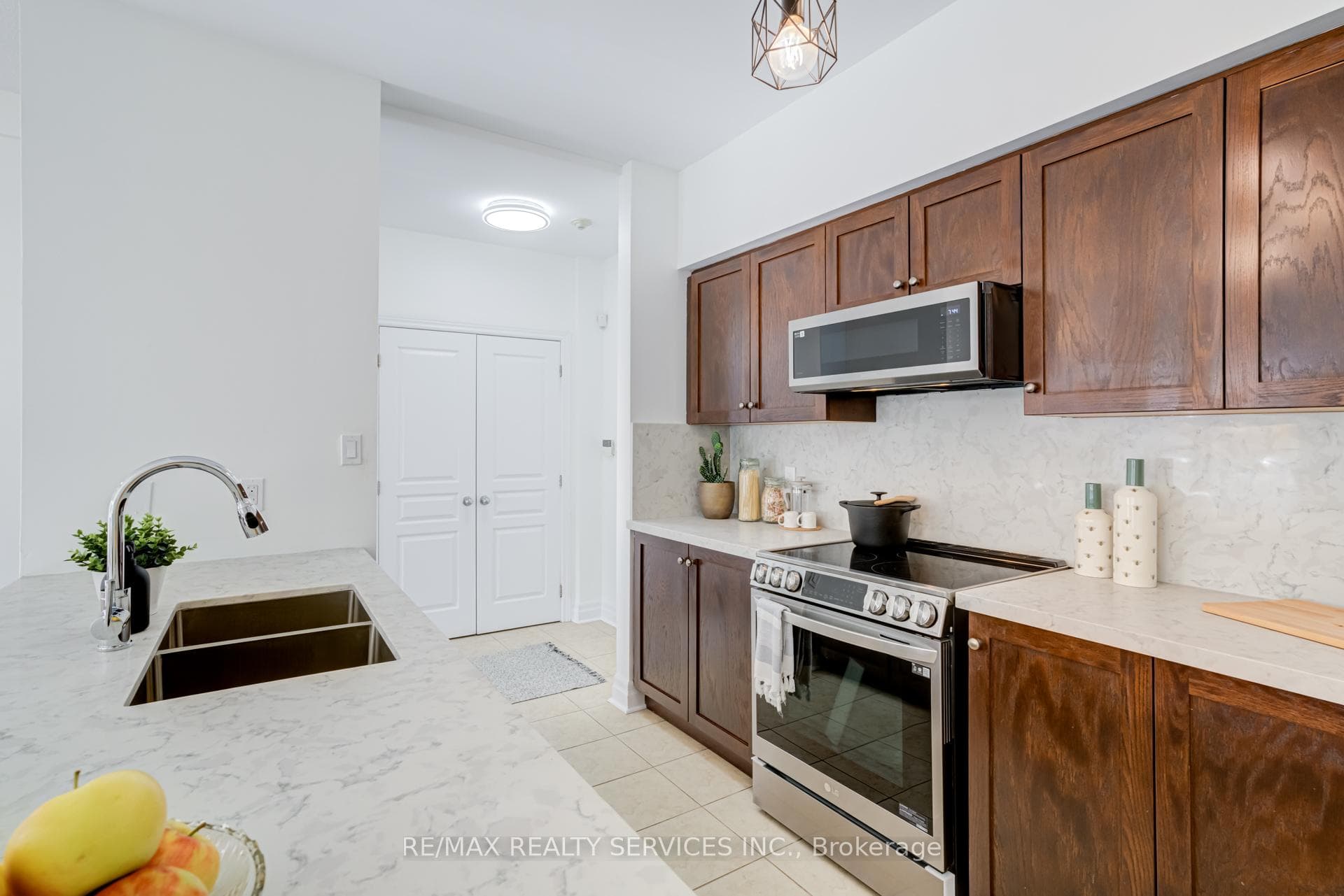 5070 Fairview Street Unit 105 photo 5