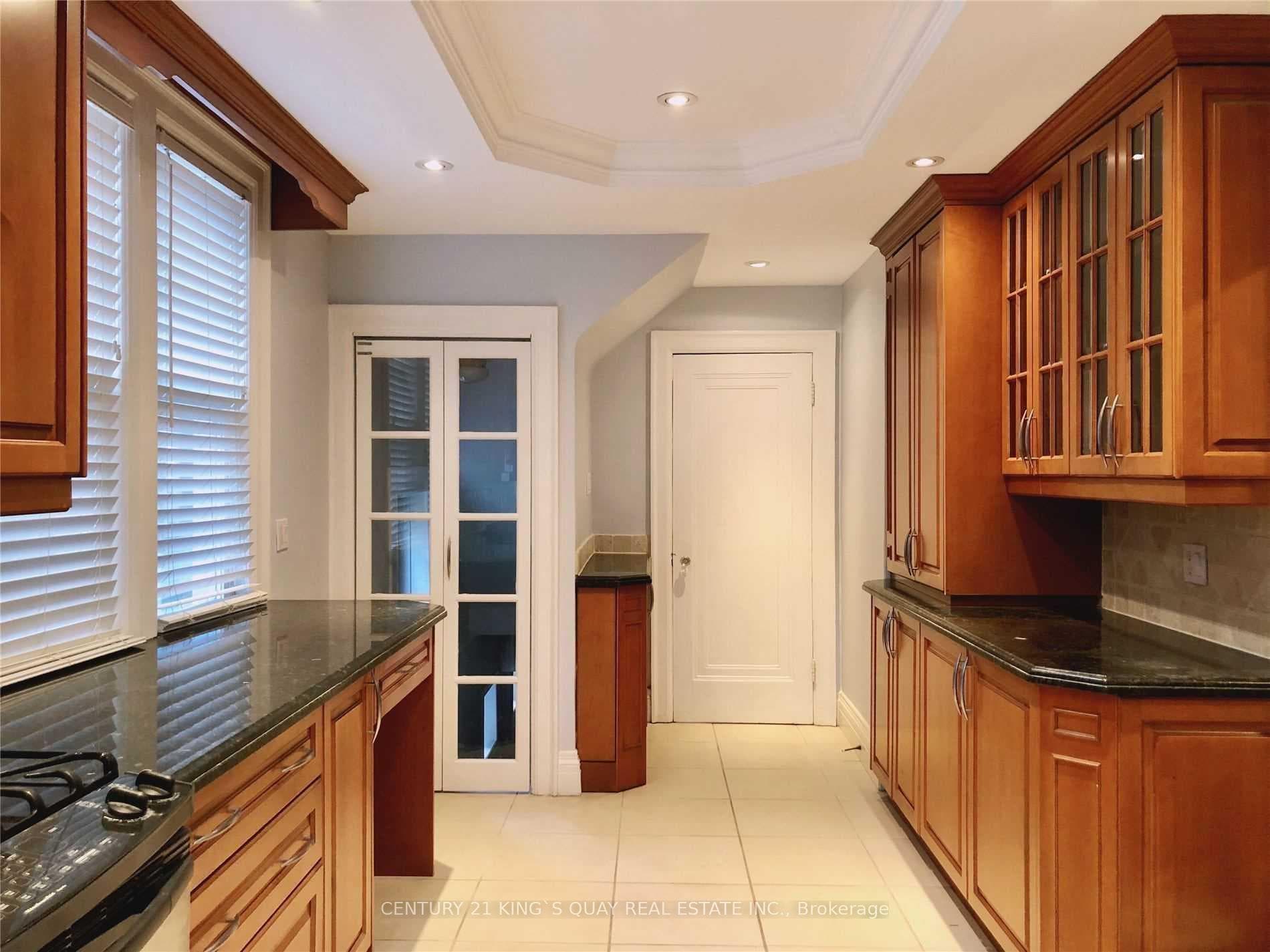 33 Brooke Avenue photo 9