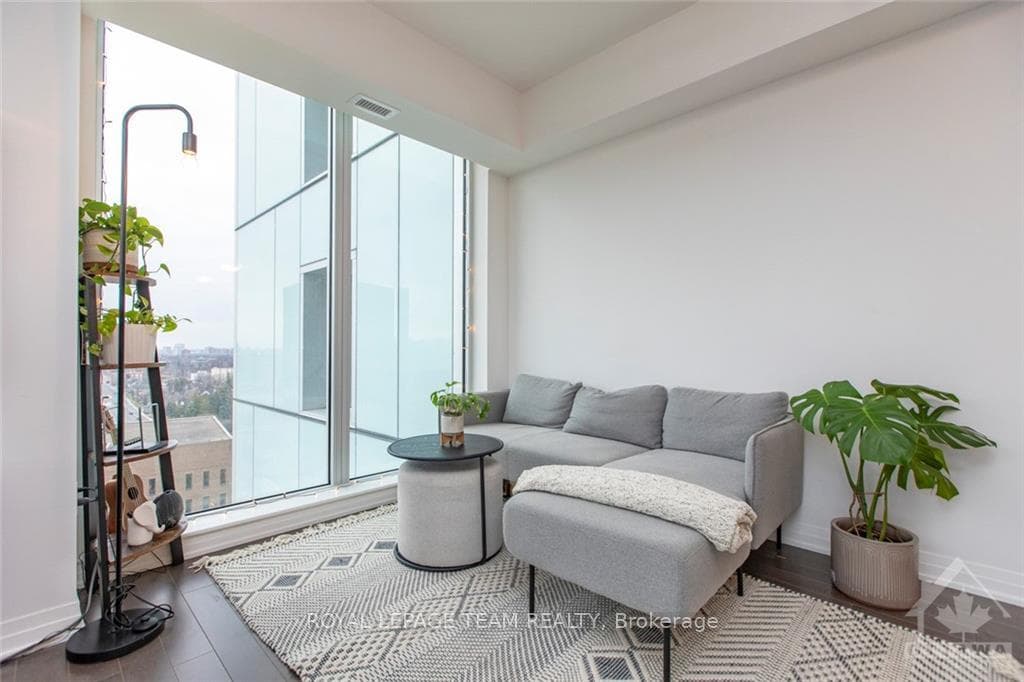 805 CARLING Avenue Unit 1601 photo 5