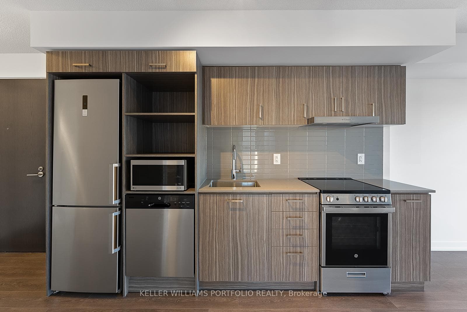 219 Dundas Street Unit 811 photo 6