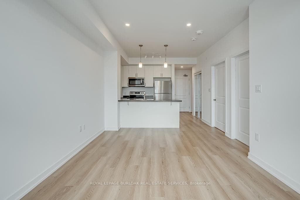 470 Dundas Street Unit 608 photo 8