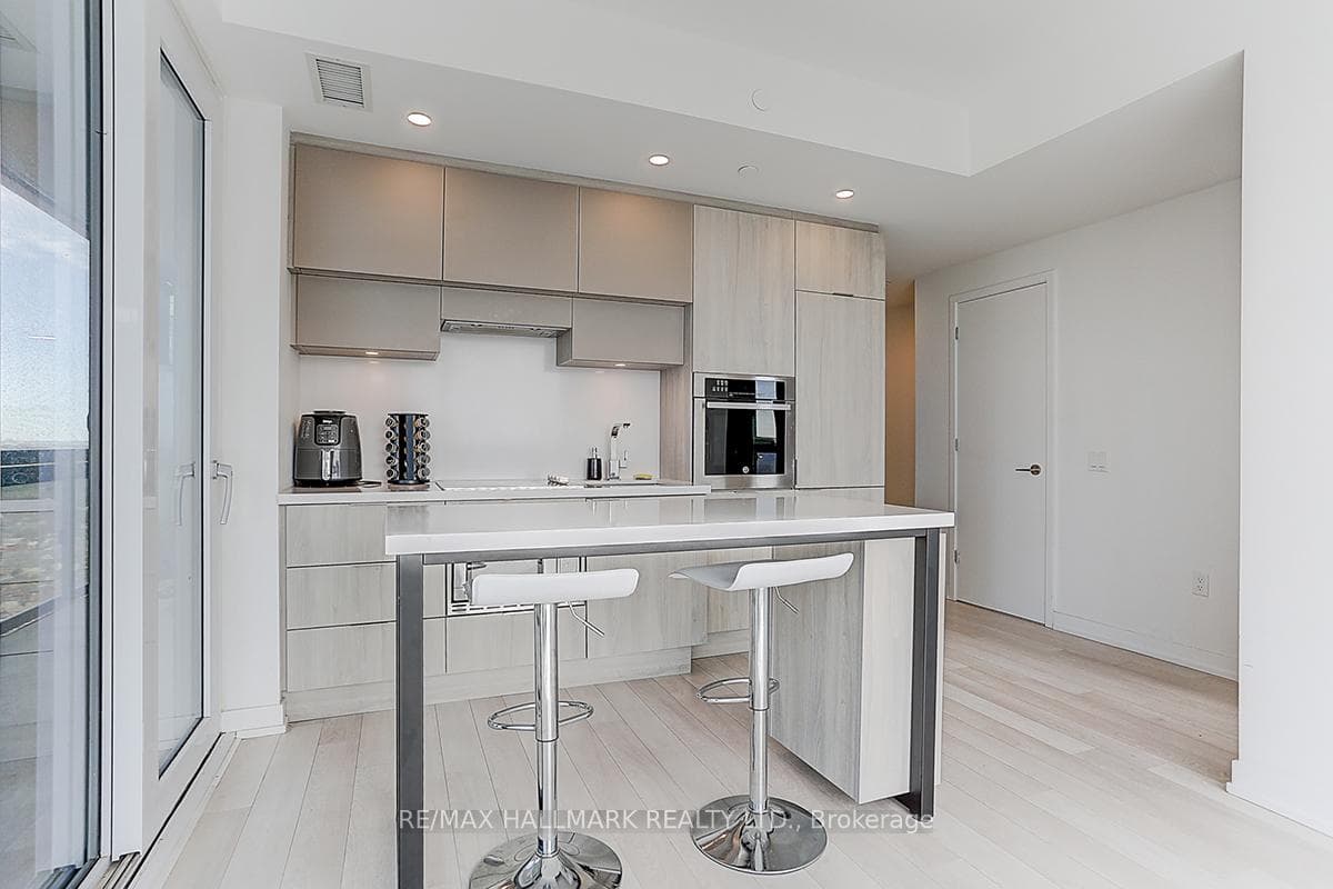 39 Roehampton Avenue Unit 2905 photo 2