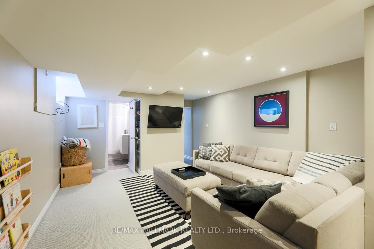 1 Byron Avenue photo 5