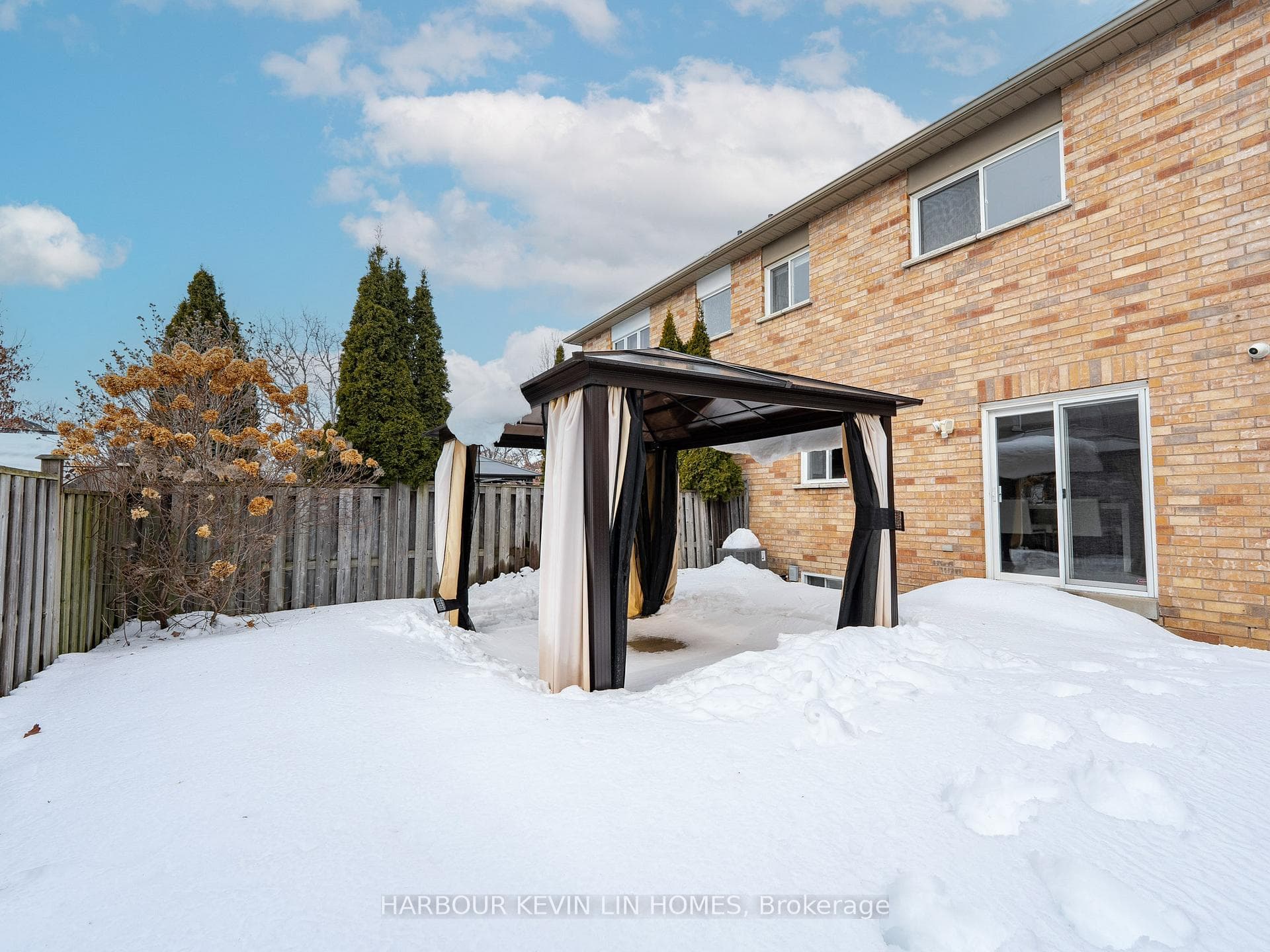 106 Blackthorn Drive photo 49
