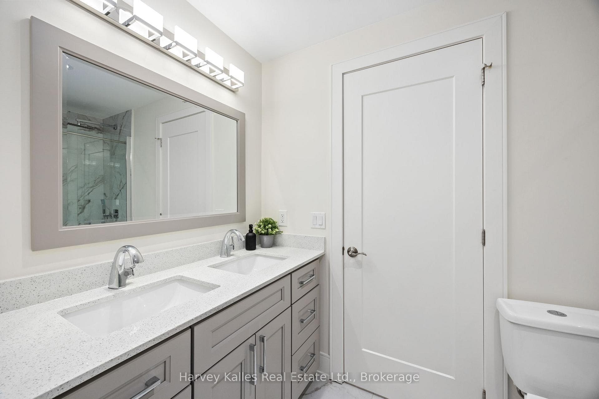 Shared 3-Piece Bathroom